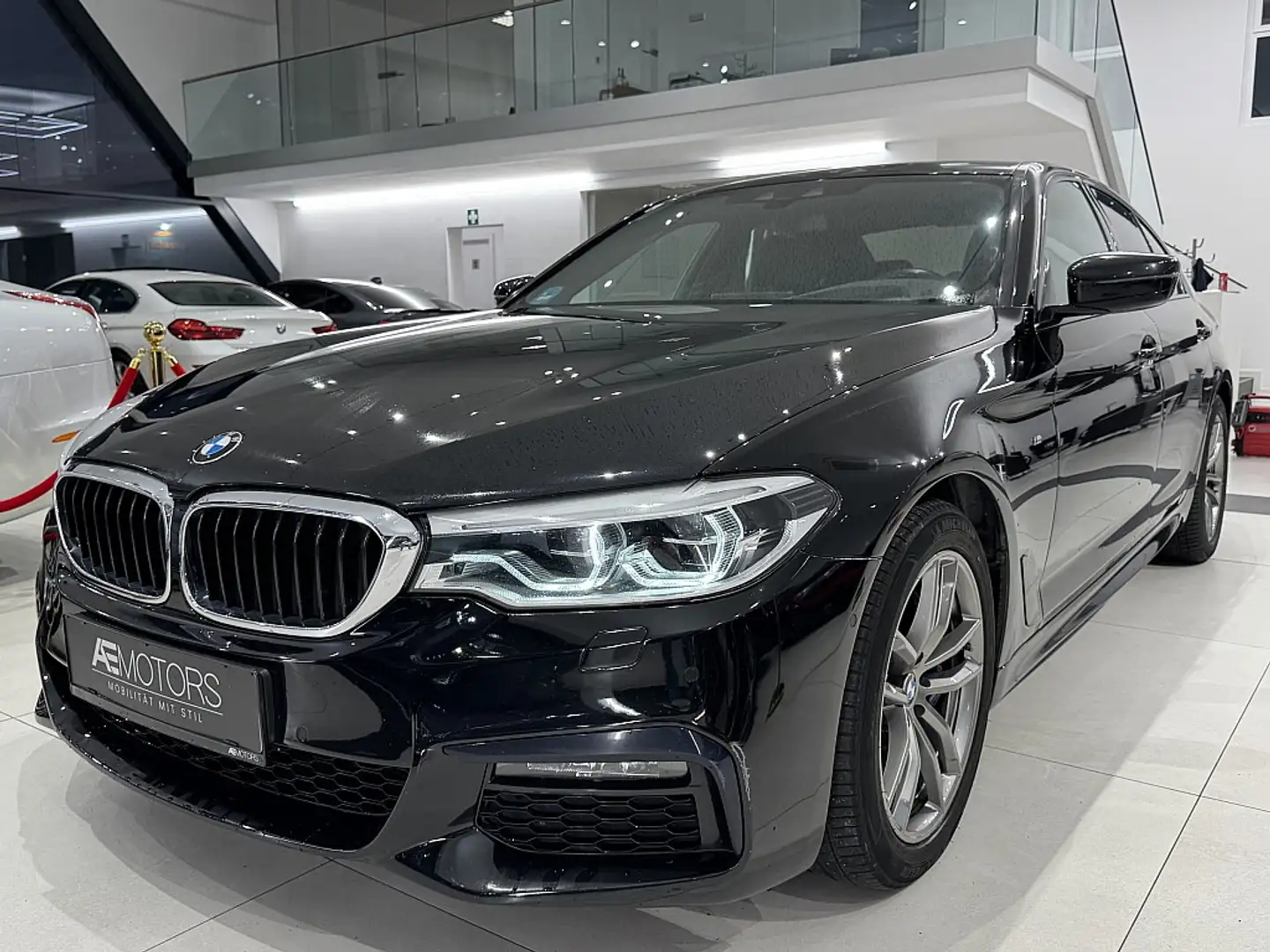BMW 530 d xDrive Aut. *M-PAKET*1.HAND*TOP*GARANTIE-KREDIT* Schwarz - 1