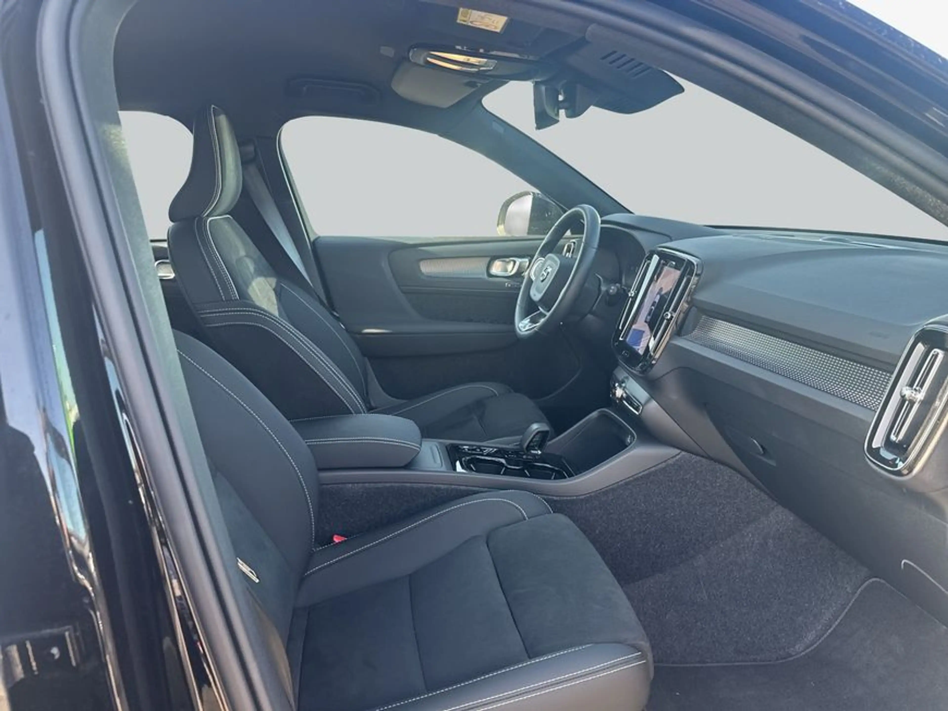 Volvo XC40 XC40 B3 B DKG Plus Black Edition — photo 12