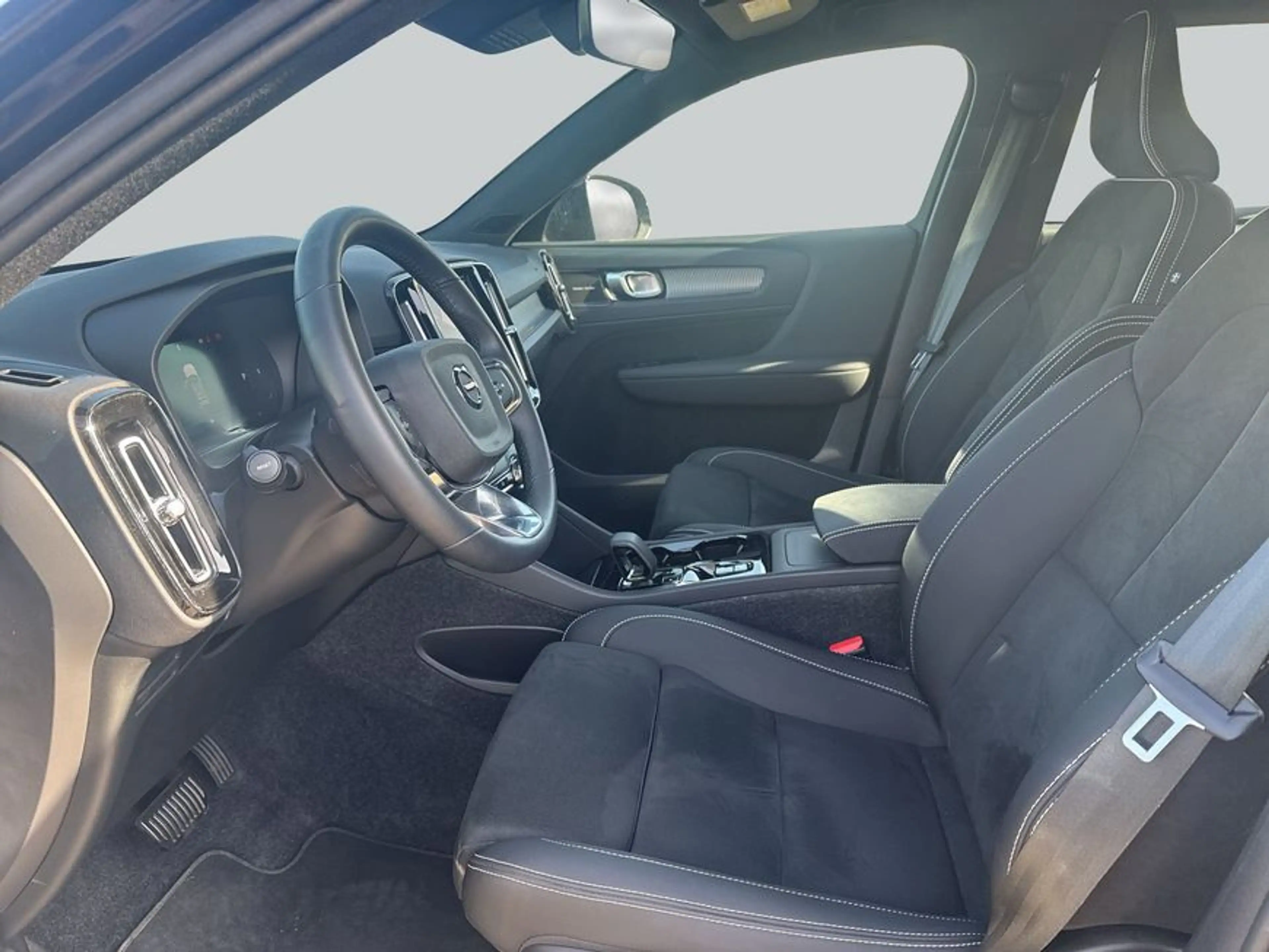 Volvo XC40 XC40 B3 B DKG Plus Black Edition — photo 9