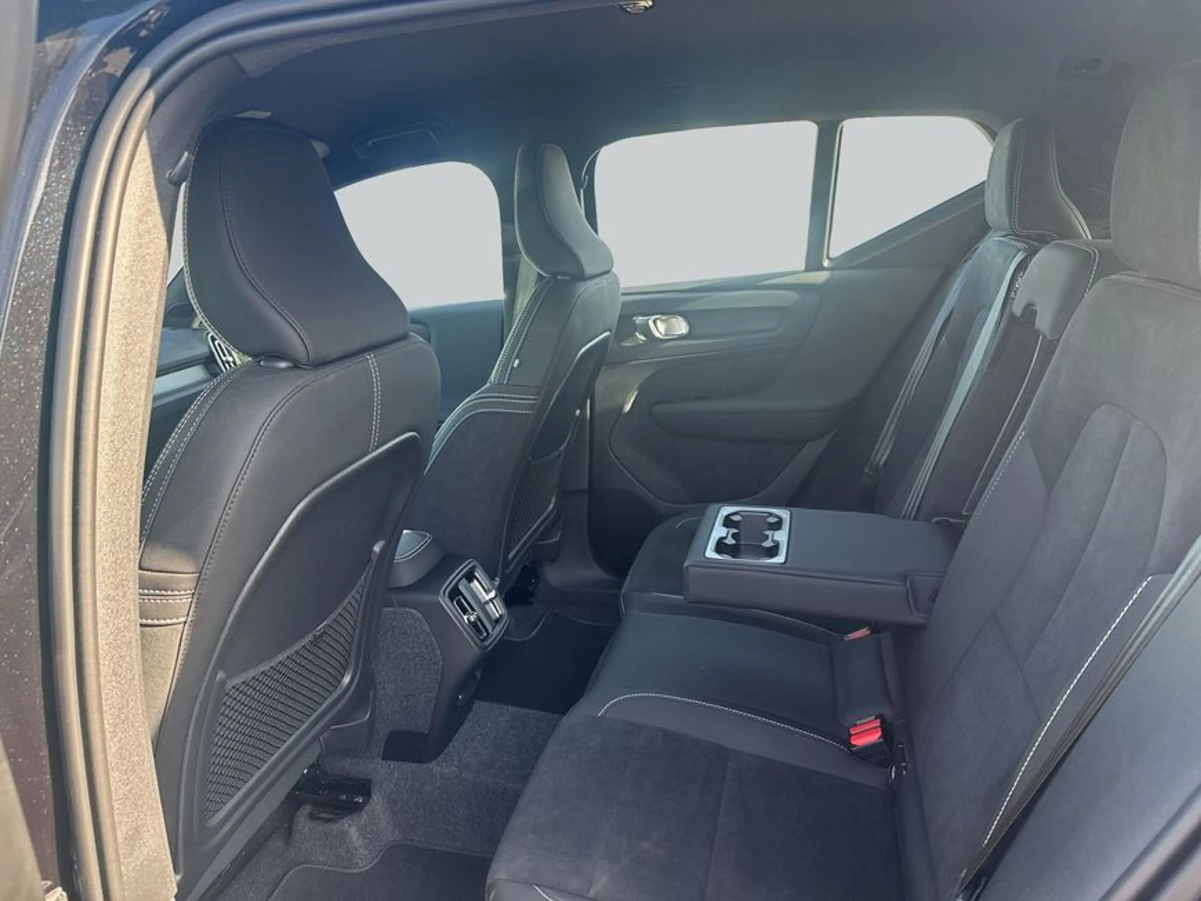 Volvo XC40 XC40 B3 B DKG Plus Black Edition — photo 11