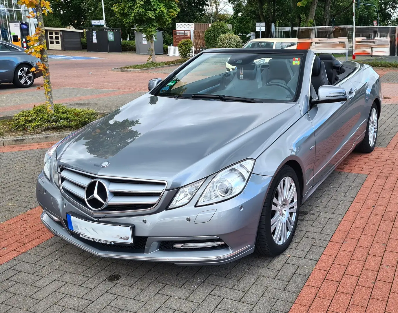 Mercedes-Benz E 200 E 200 CGI BlueEfficiency Avangard 7gang (207.448) Grau - 1