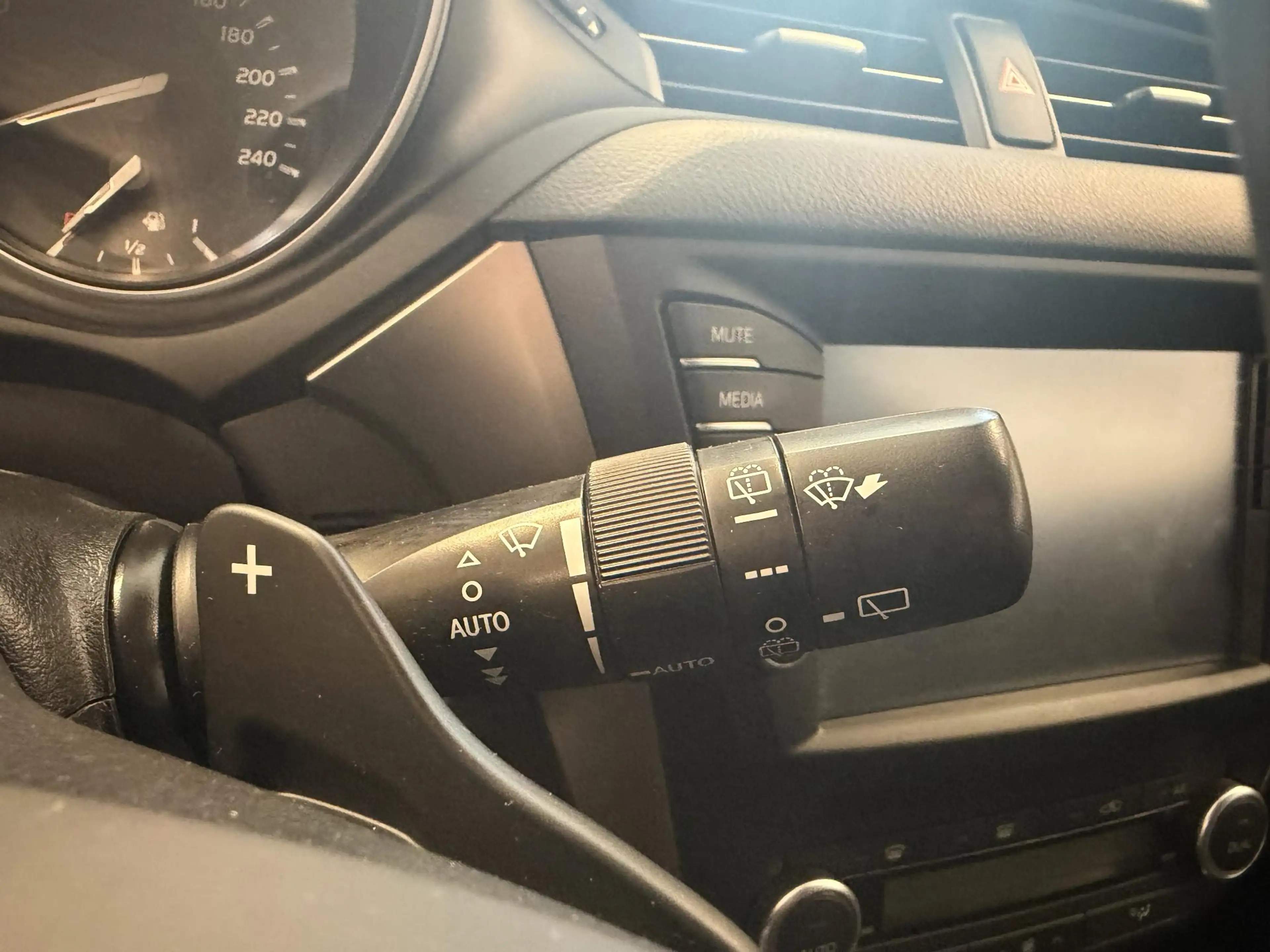 Toyota Avensis Touring Sports 1.8 VVT-i EXECUTIVE AUTOMAAT PREMIU — photo 19