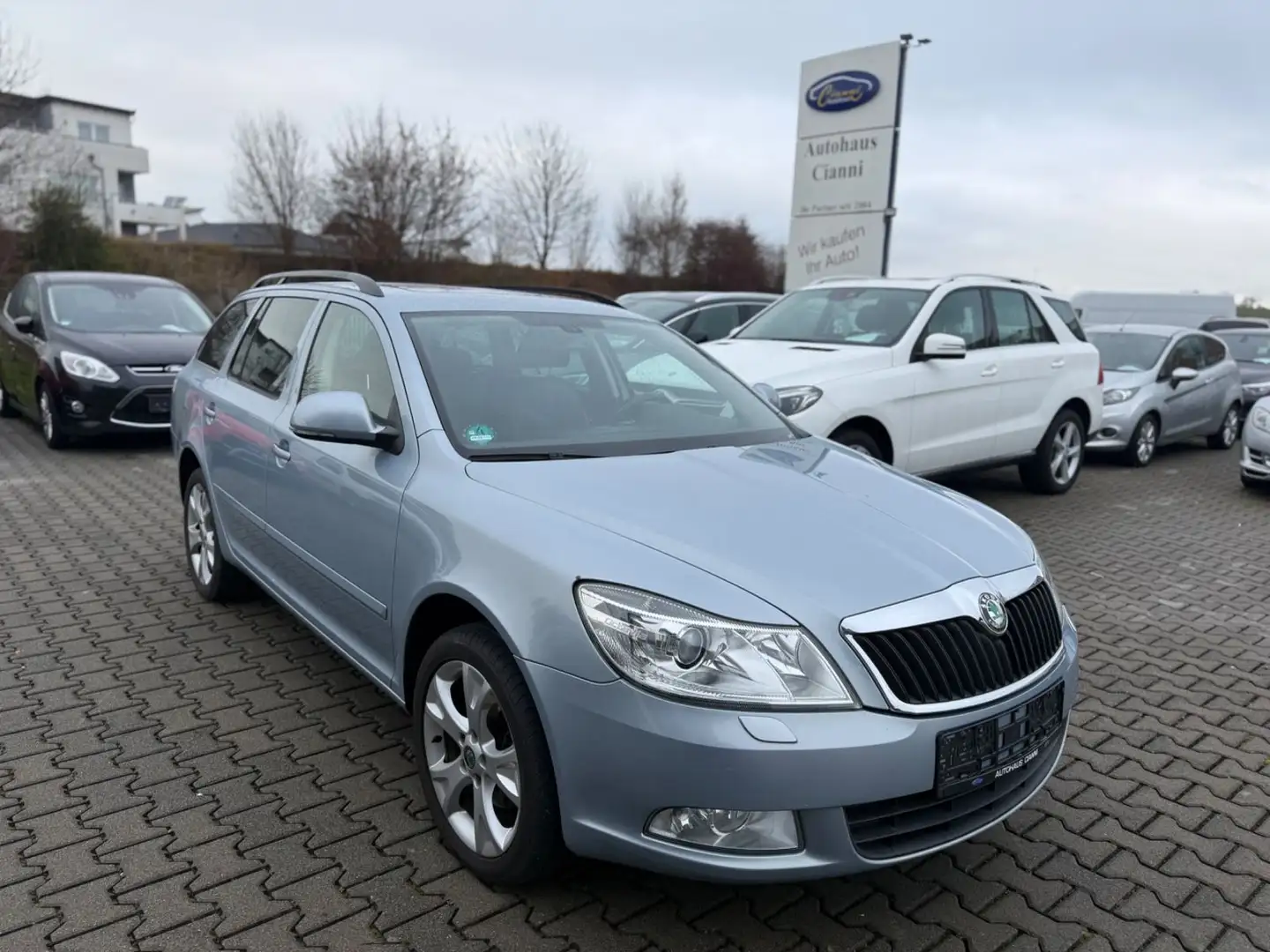 Skoda Octavia Combi Elegance 4X4** TÜV NEU ** Blau - 1