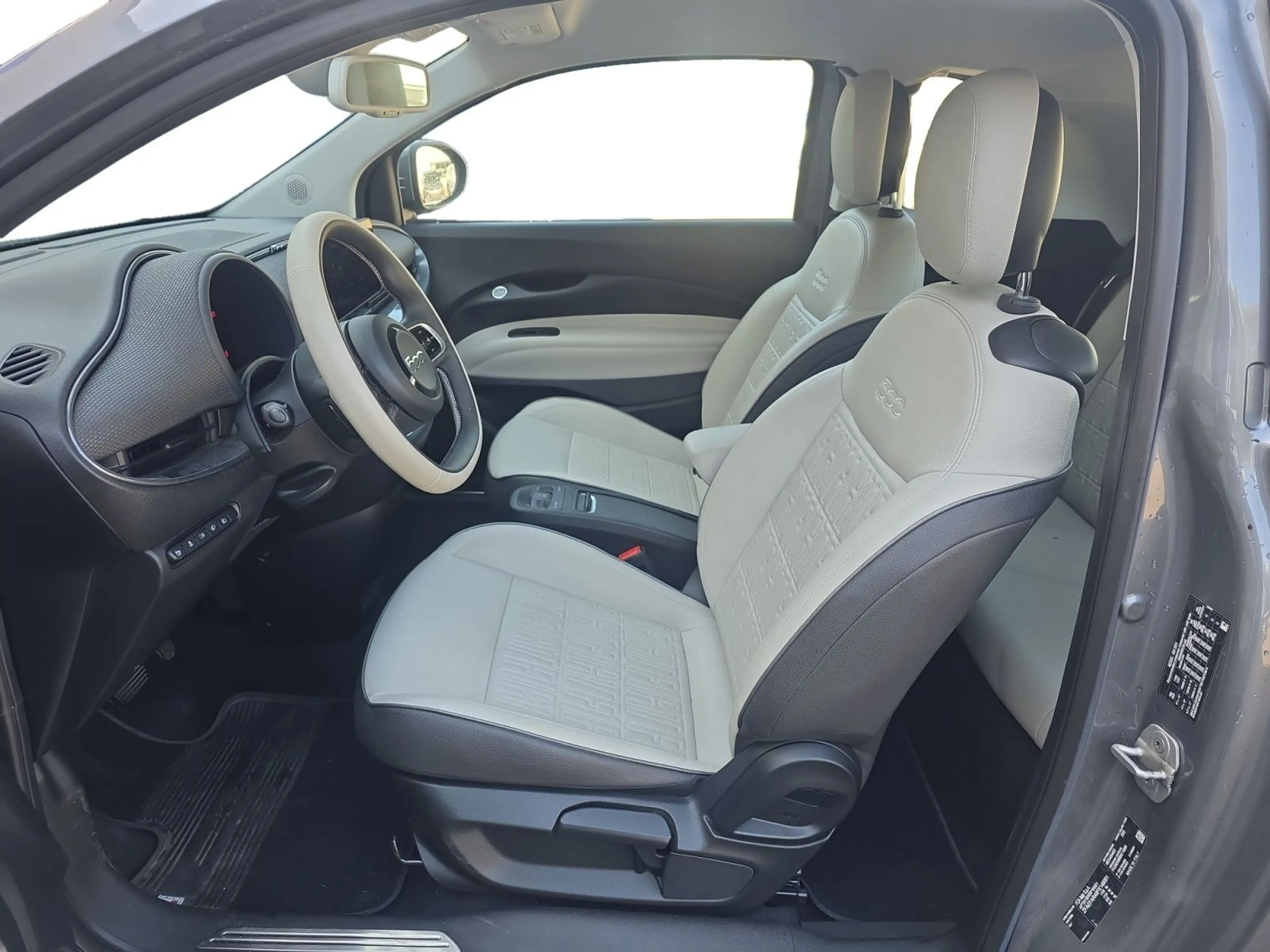 Fiat 500 (302) Lim. (2025->) 1.0 Hybrid Firefly 48 kW — photo 10