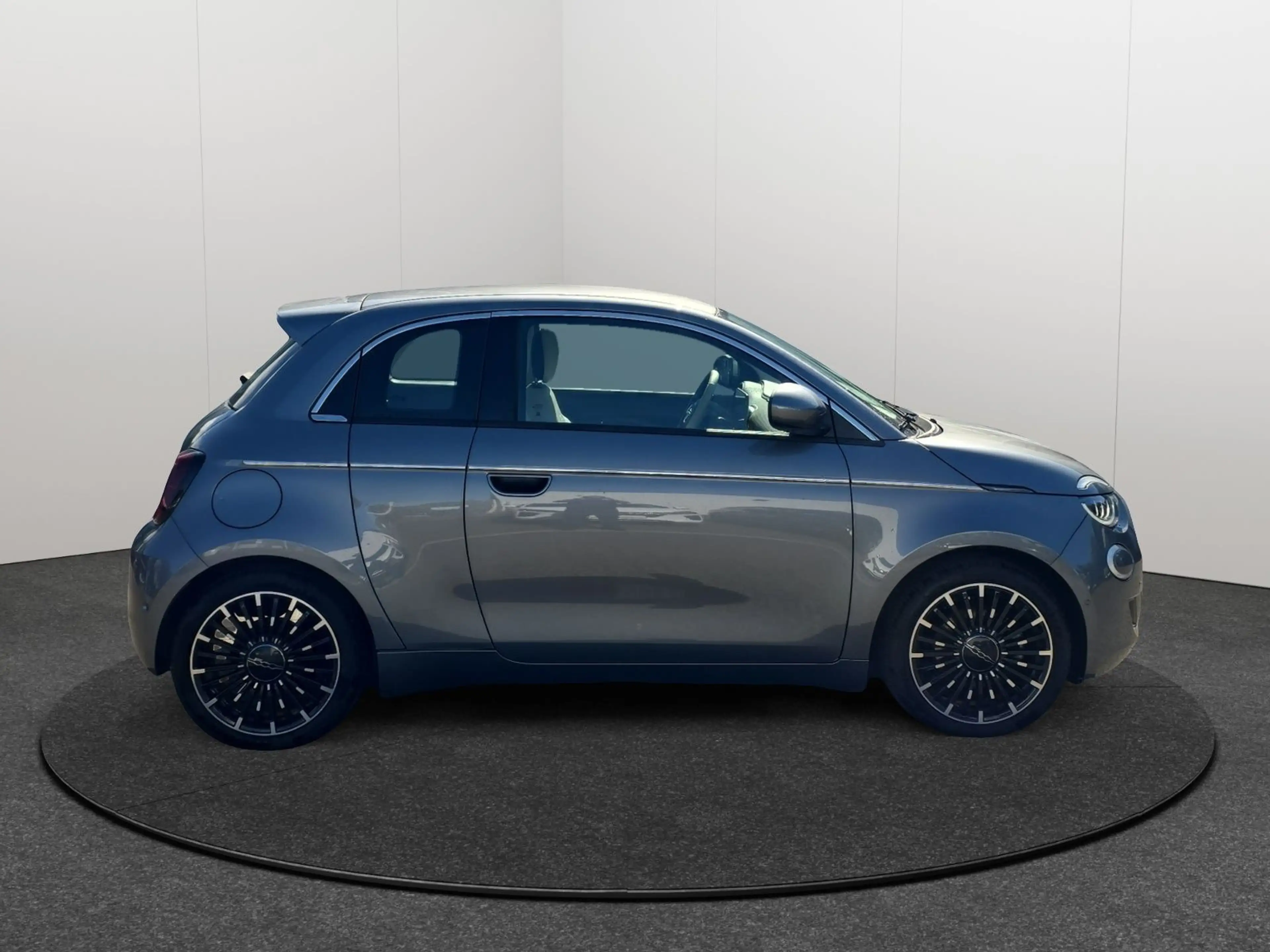 Fiat 500 (302) Lim. (2025->) 1.0 Hybrid Firefly 48 kW — photo 4