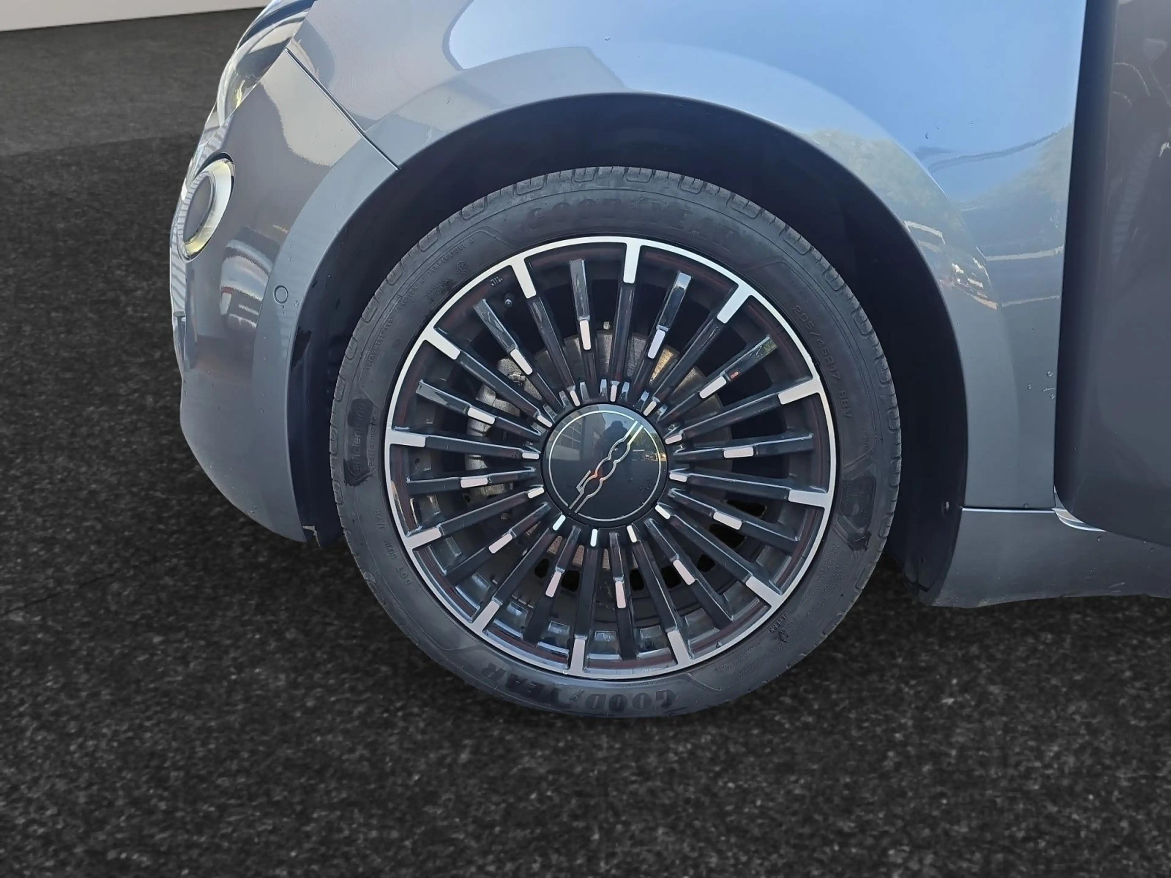 Fiat 500 (302) Lim. (2025->) 1.0 Hybrid Firefly 48 kW — photo 9