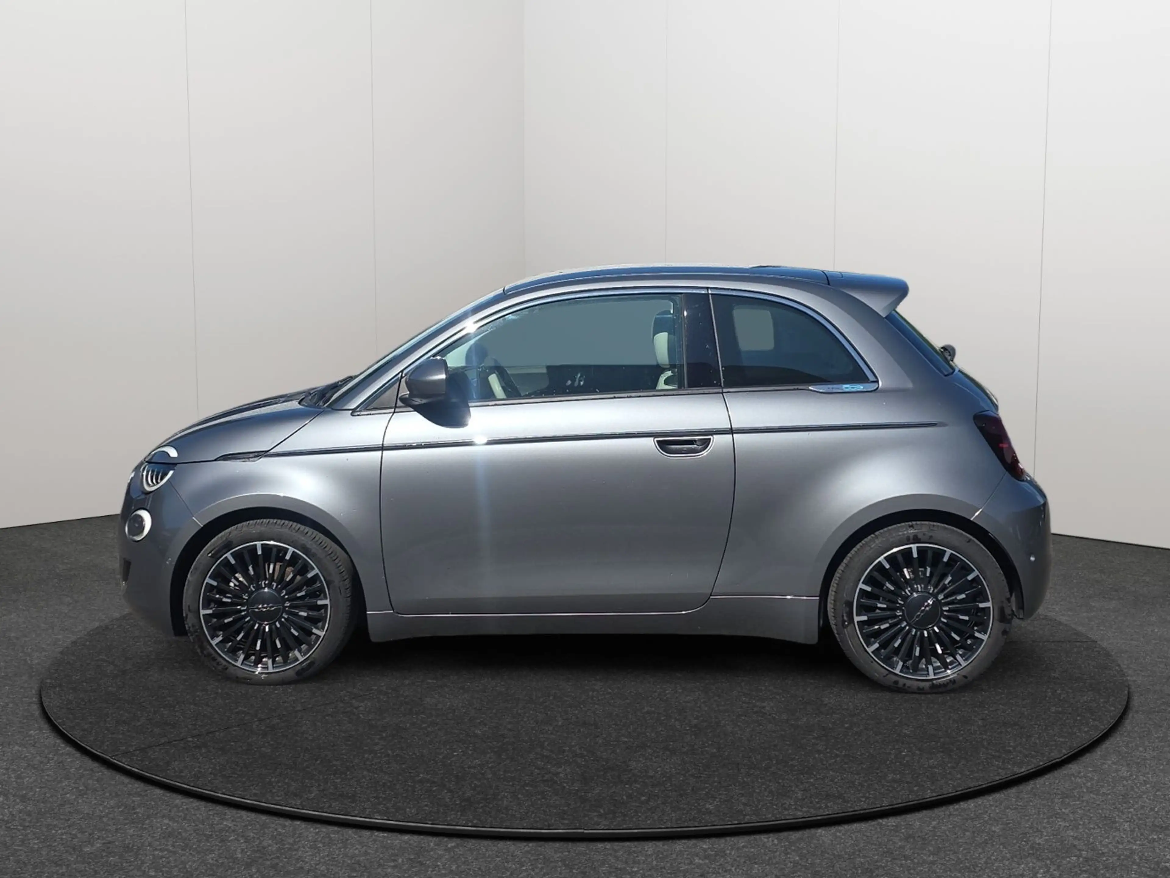 Fiat 500 (302) Lim. (2025->) 1.0 Hybrid Firefly 48 kW — photo 8