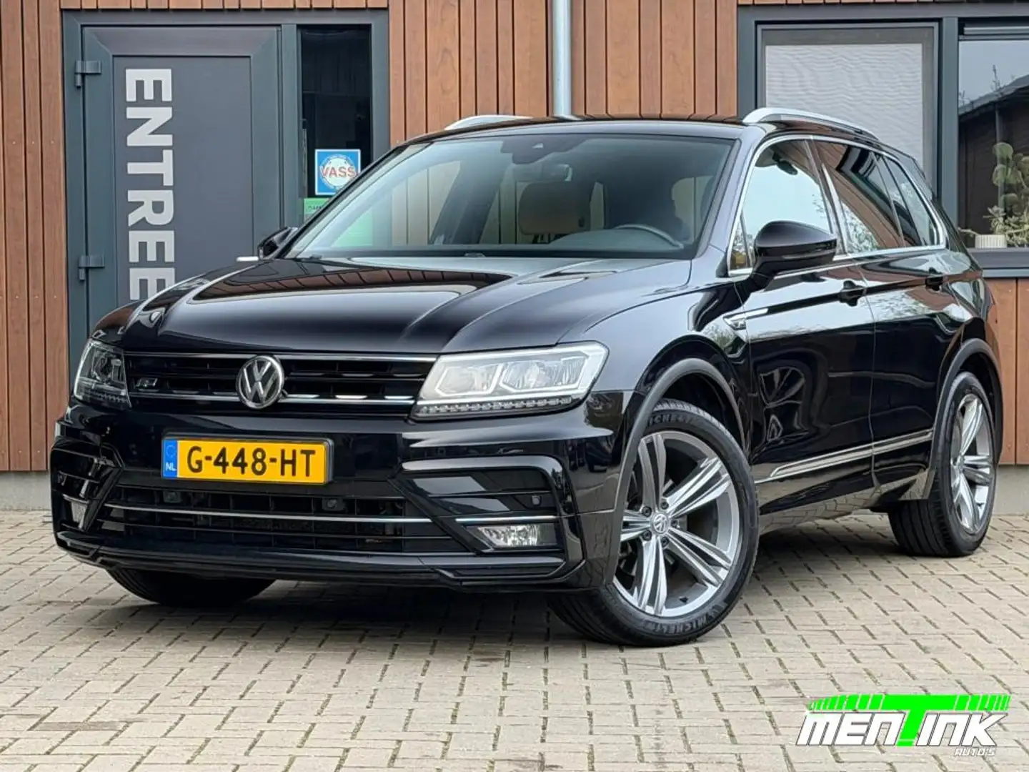 Volkswagen Tiguan 1.5 TSI R-Line Leder Trekhaak N.A.P. Zwart - 1