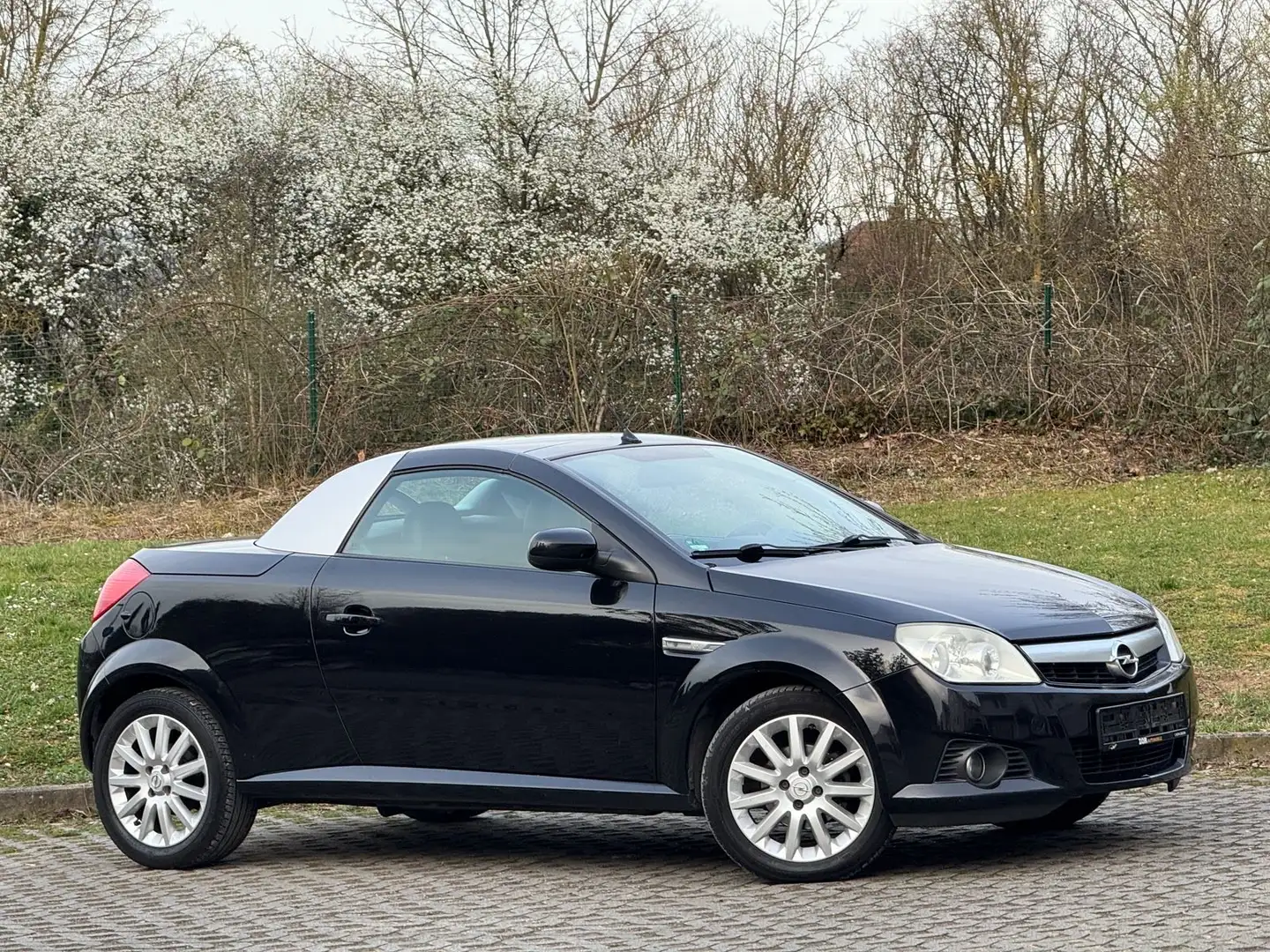 Opel Tigra Twin Top 1.8 Endless  guter Zusrand Tüv Neu Schwarz - 1