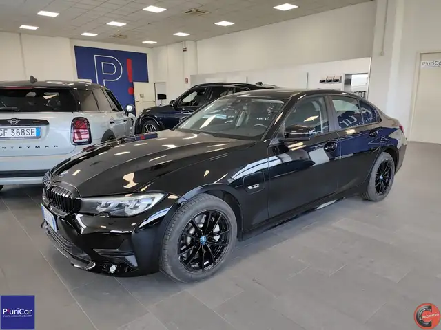 BMW 330 e Plug In Hybrid Camera 360° Navi Fari LED