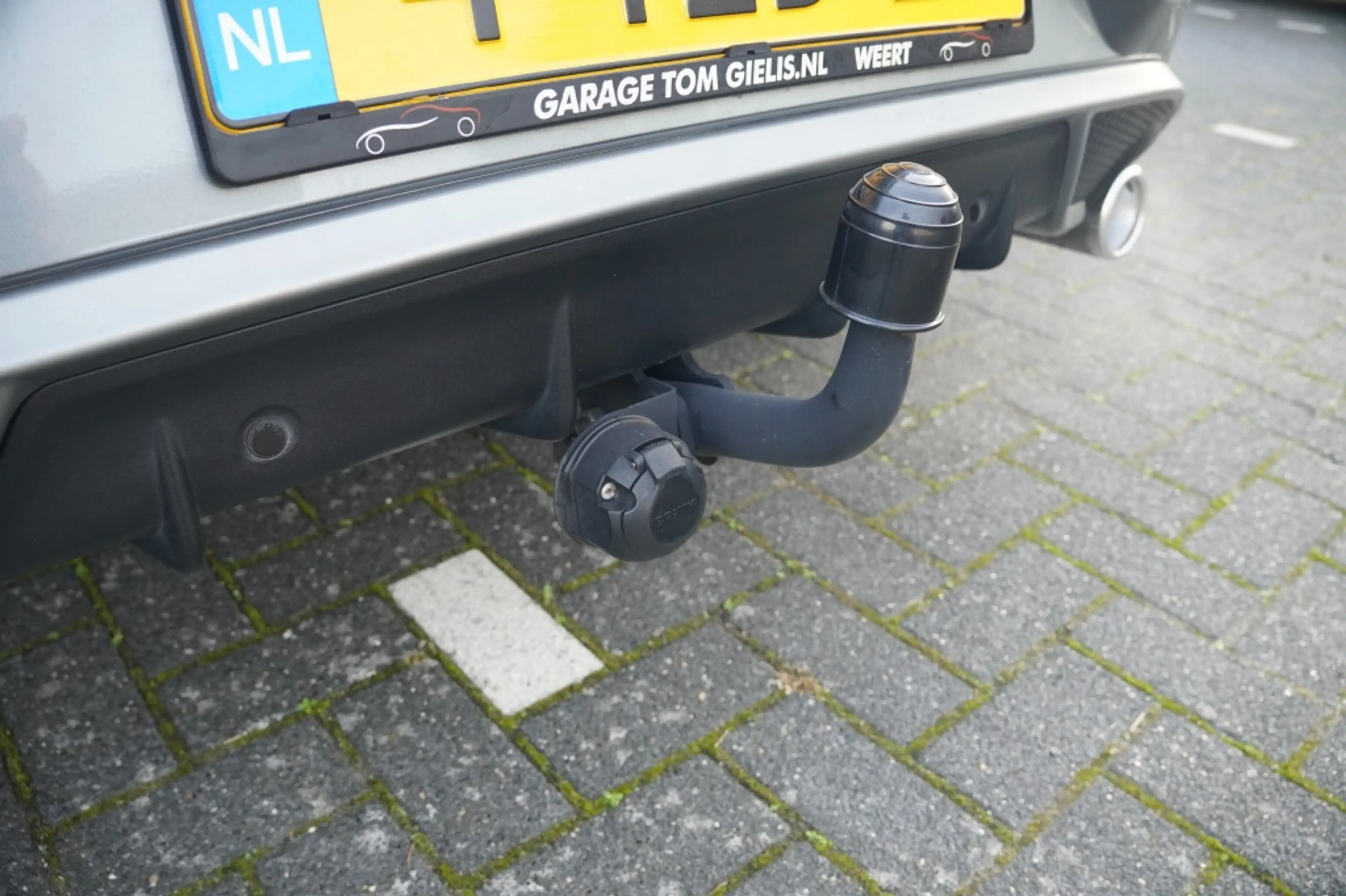 Volvo V40 1.6 T2 R-Design — photo 11