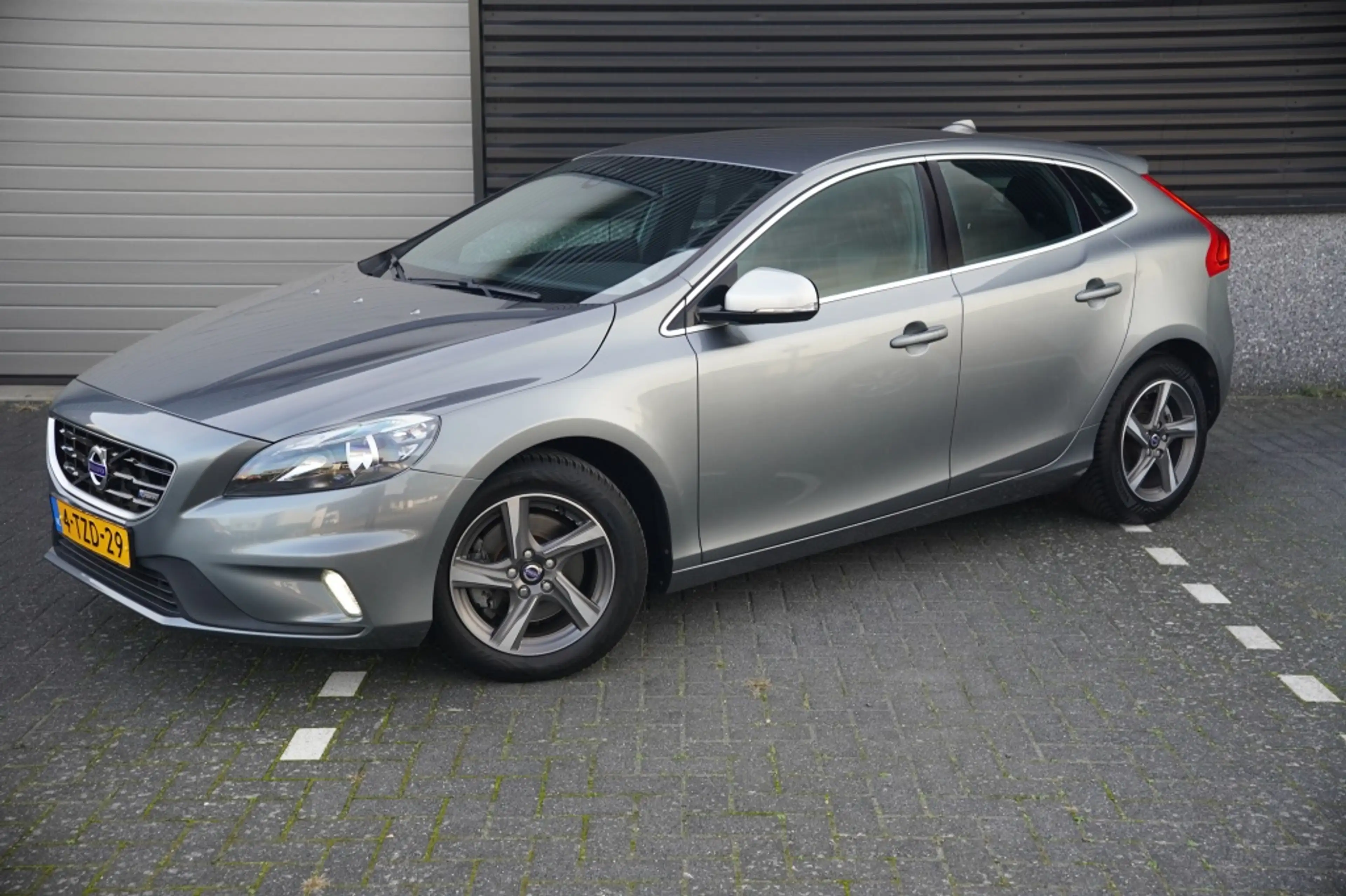 Volvo V40 1.6 T2 R-Design