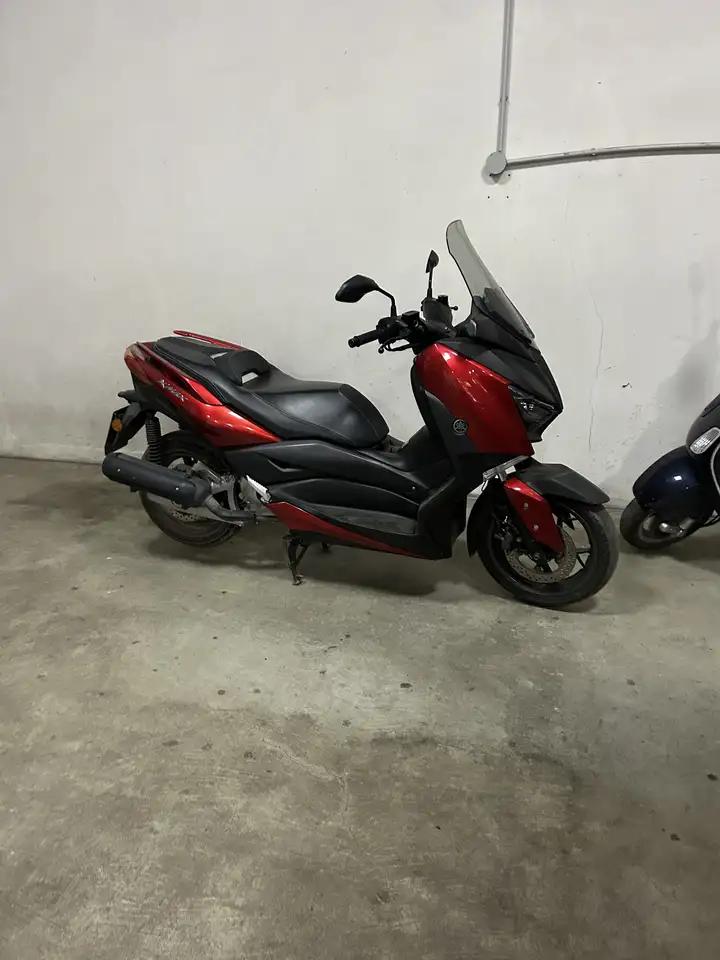 Yamaha X-Max 125