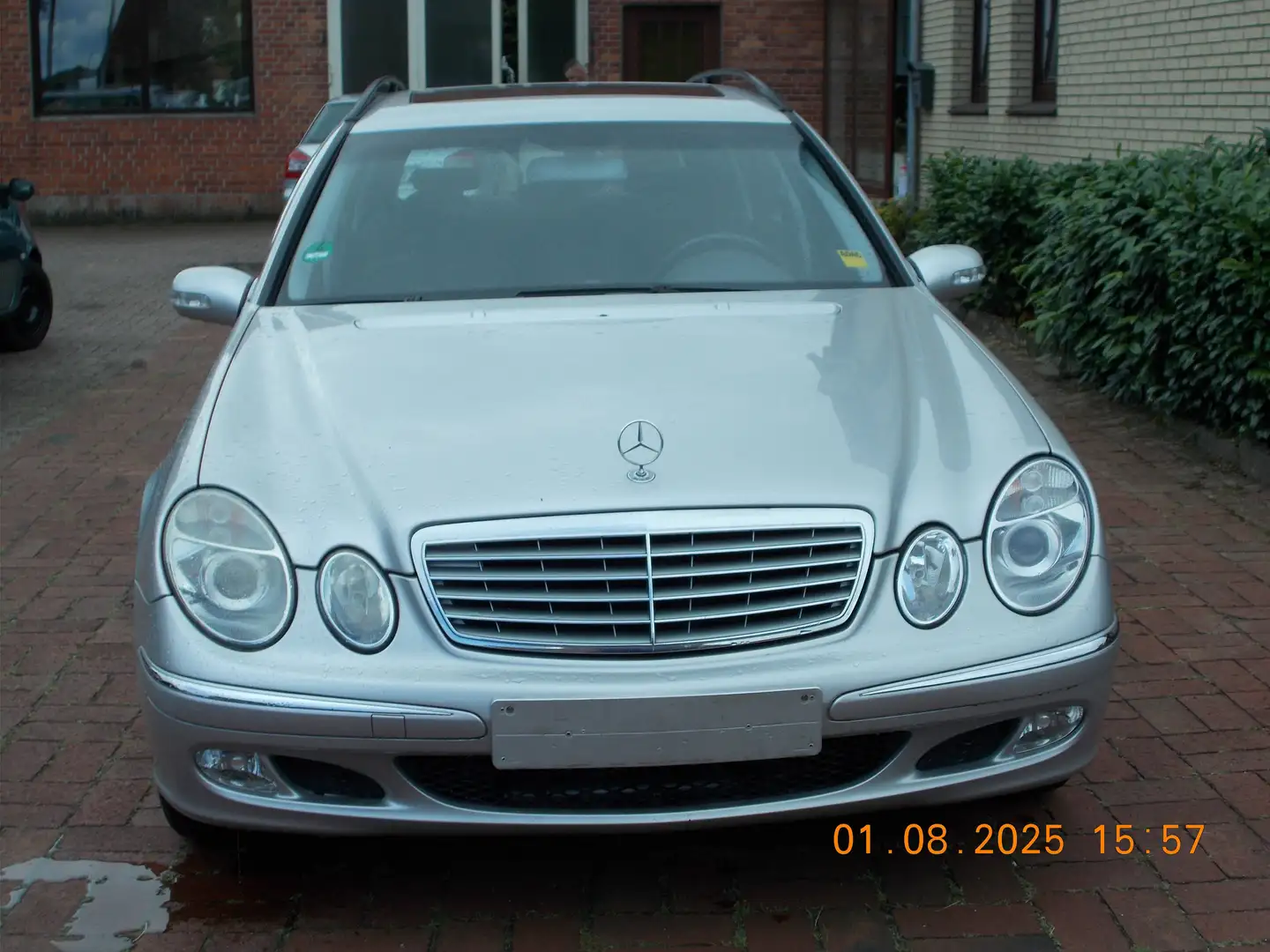 Mercedes-Benz E 240 T Elegance Silver - 1