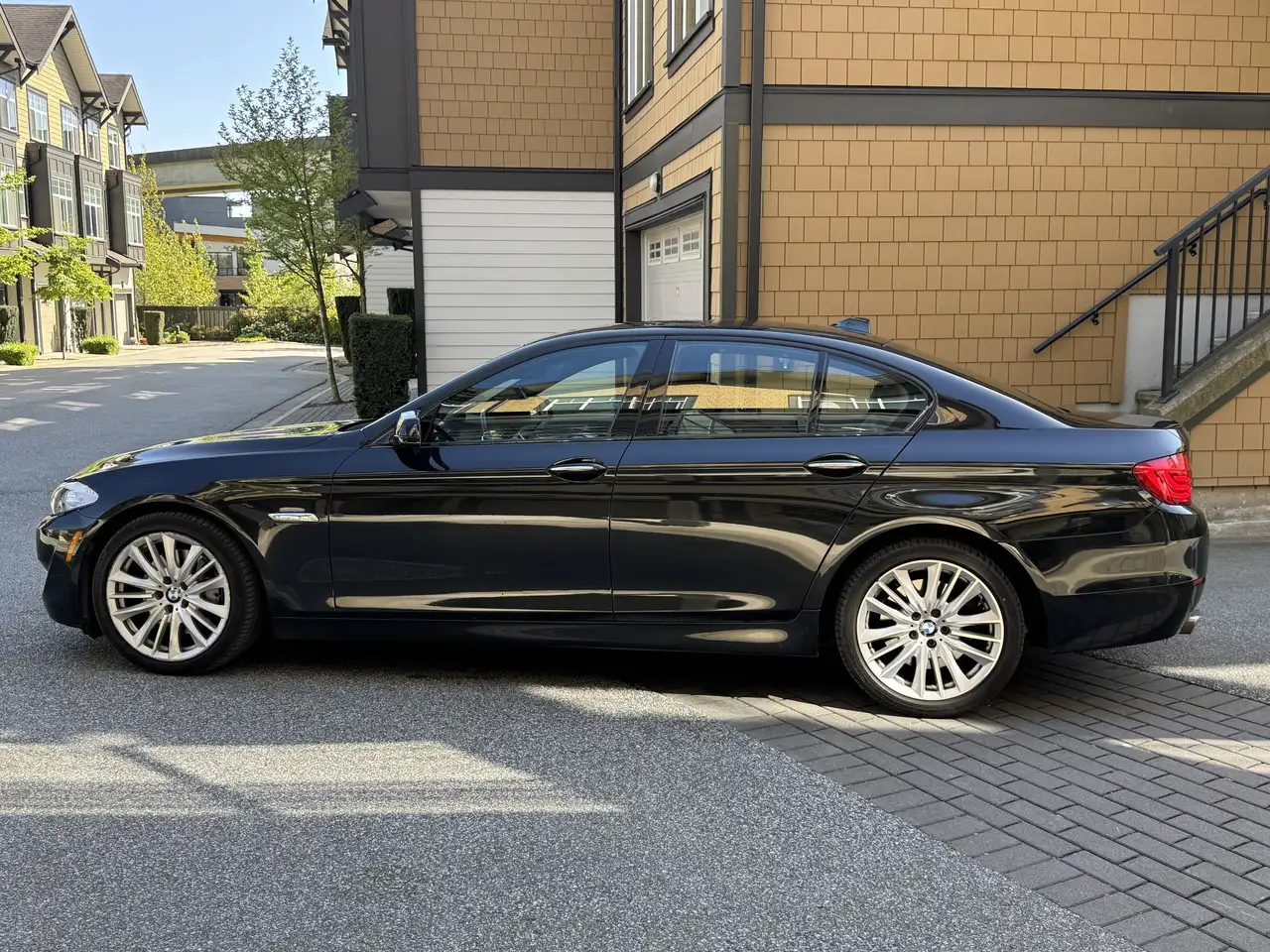 BMW 5 Series снимка BMW 5 Series