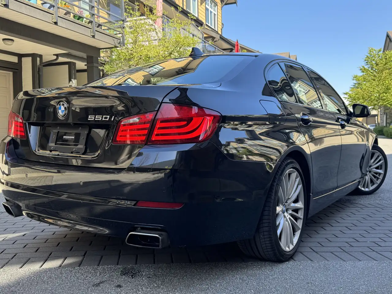 BMW 5 Series снимка BMW 5 Series