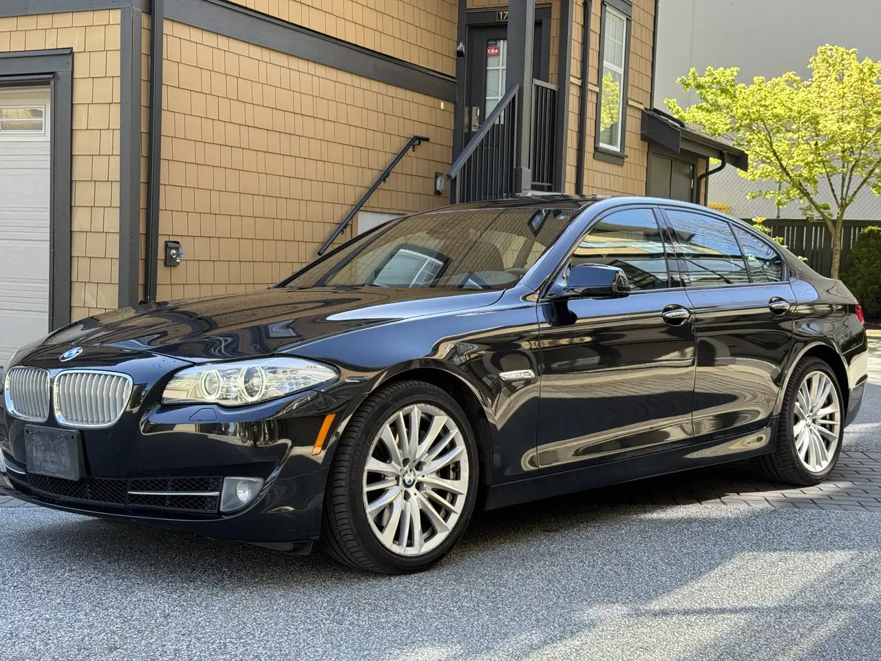BMW 5 Series снимка BMW 5 Series
