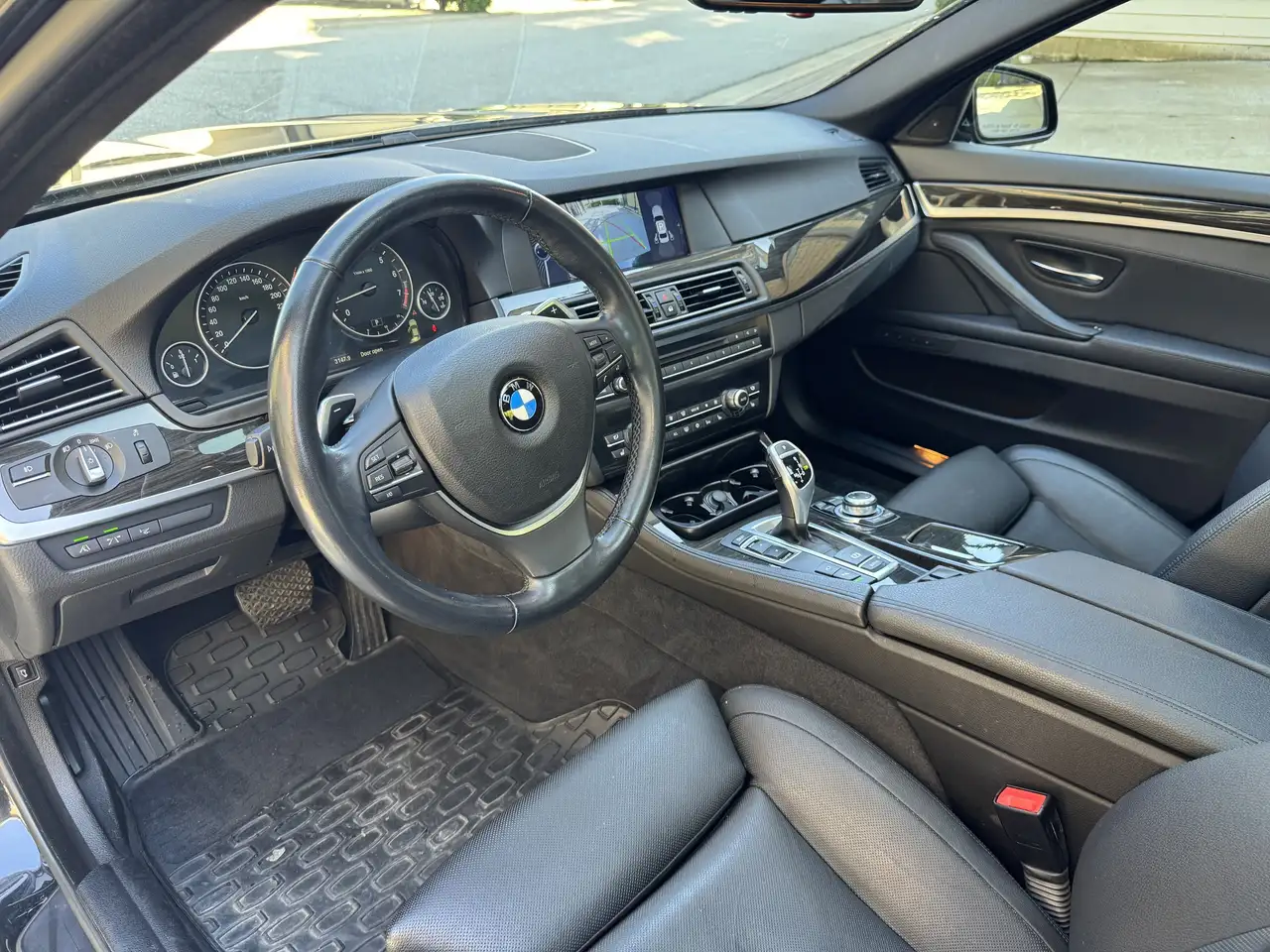 BMW 5 Series снимка BMW 5 Series