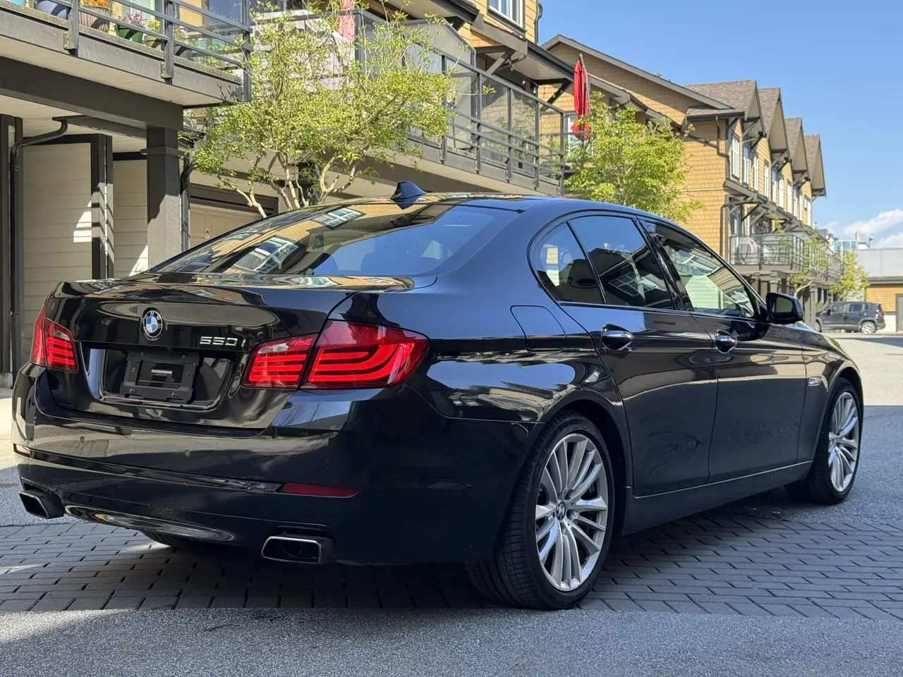 BMW 5 Series снимка BMW 5 Series