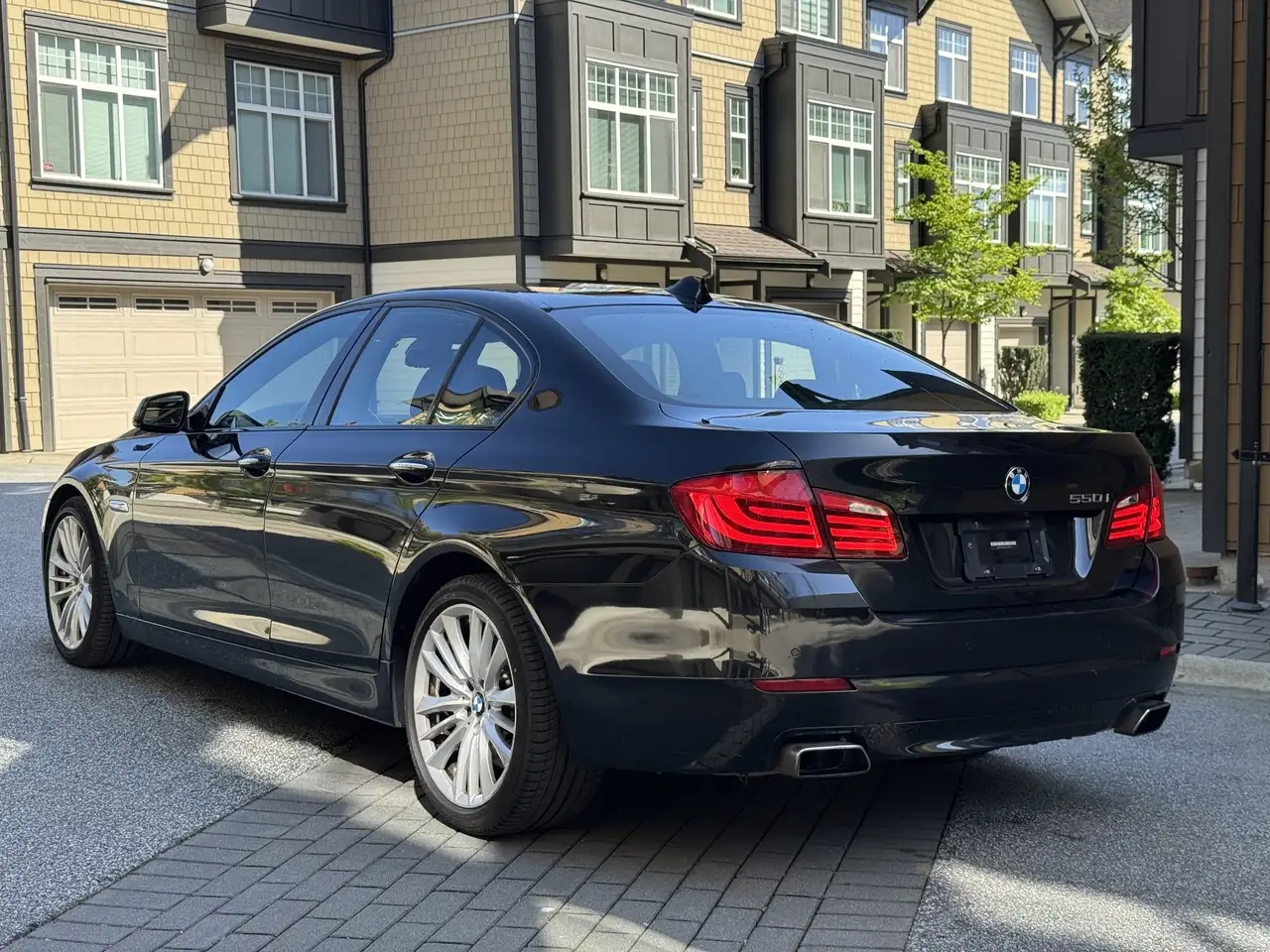 BMW 5 Series снимка BMW 5 Series