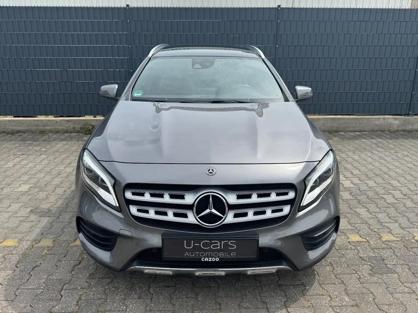 Mercedes-Benz GLA 200 *JUNGE STERNE GARANTIE*  (AMG/SHZ/KAMERA Gris - 2