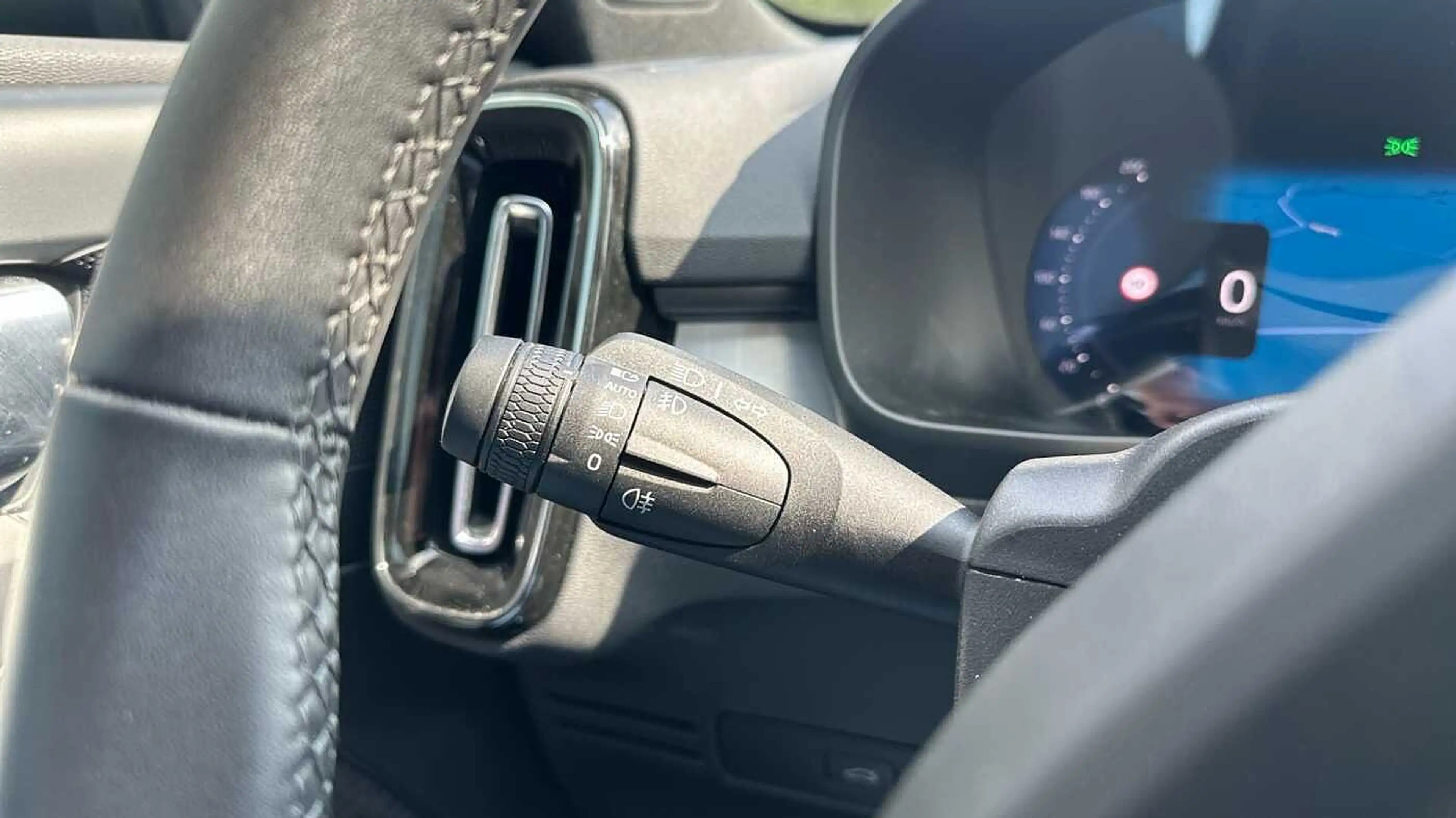Volvo XC40 Core B3 Mild-hybride | Adapt Cruise | Camera | Ele — photo 18