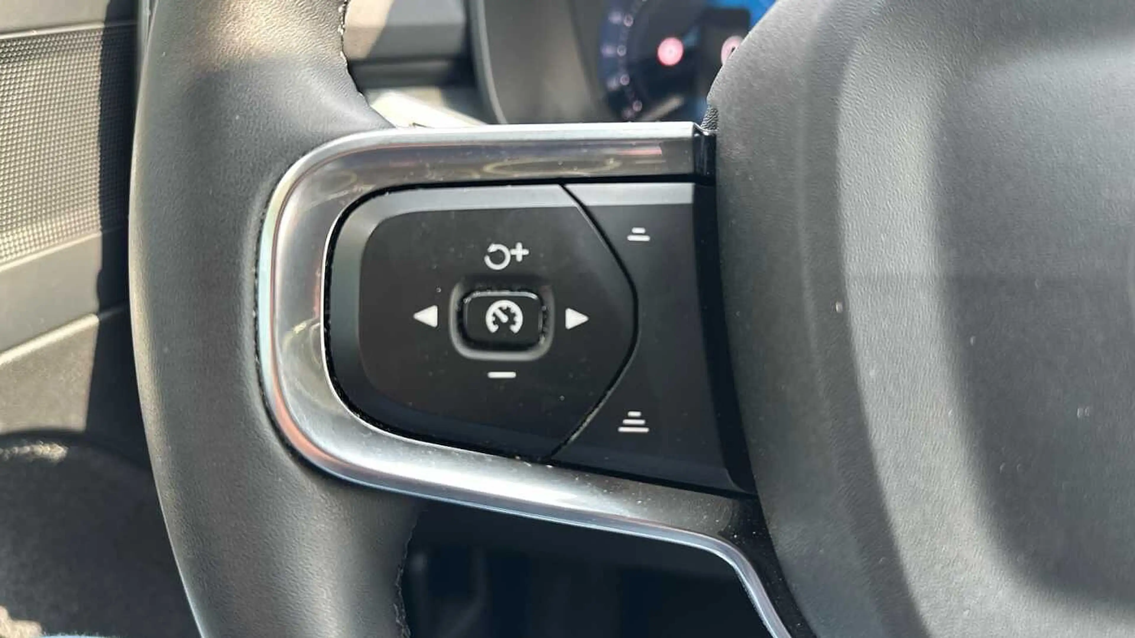 Volvo XC40 Core B3 Mild-hybride | Adapt Cruise | Camera | Ele — photo 19