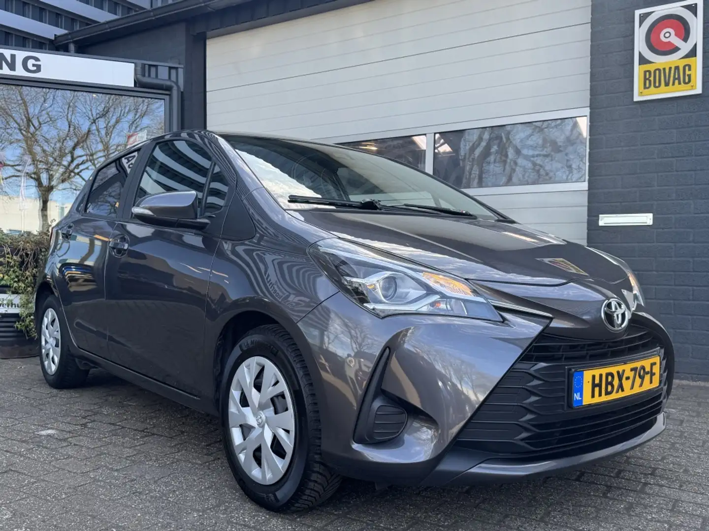 Toyota Yaris 1.0 VVT-i Connect Gris - 1