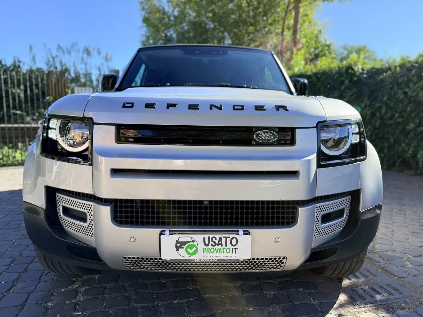 Land Rover Defender 110 3.0d Hybrid 200cv 7 POSTI Tagliandi Land Rover Argento - 1