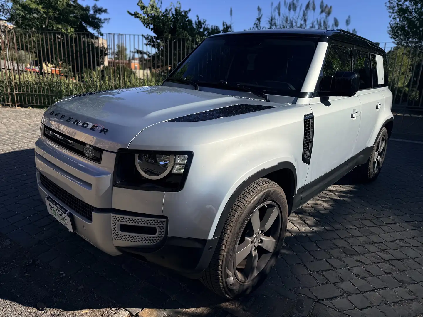 Land Rover Defender 110 3.0d Hybrid 200cv 7 POSTI Tagliandi Land Rover Argento - 2