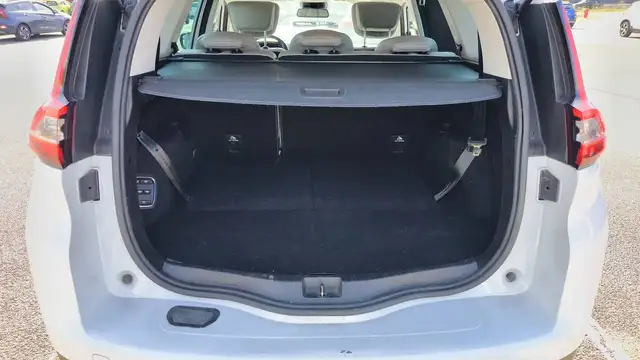 Renault Grand Scenic view 14