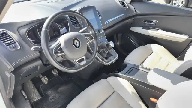 Renault Grand Scenic view 8