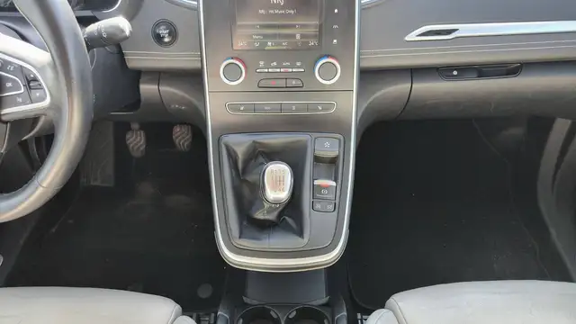 Renault Grand Scenic view 13