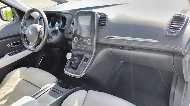 Renault Grand Scenic view 10