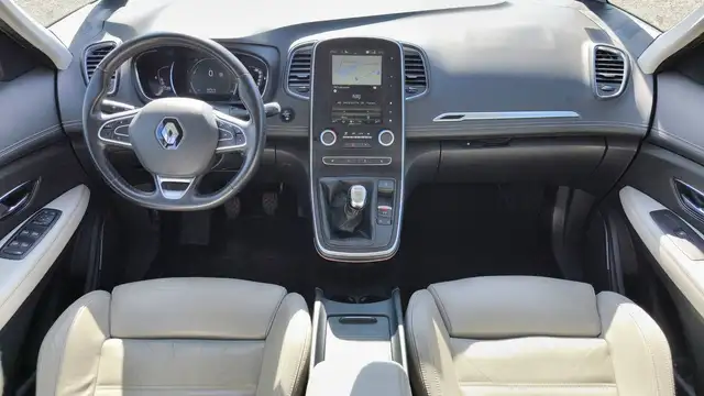 Renault Grand Scenic view 11