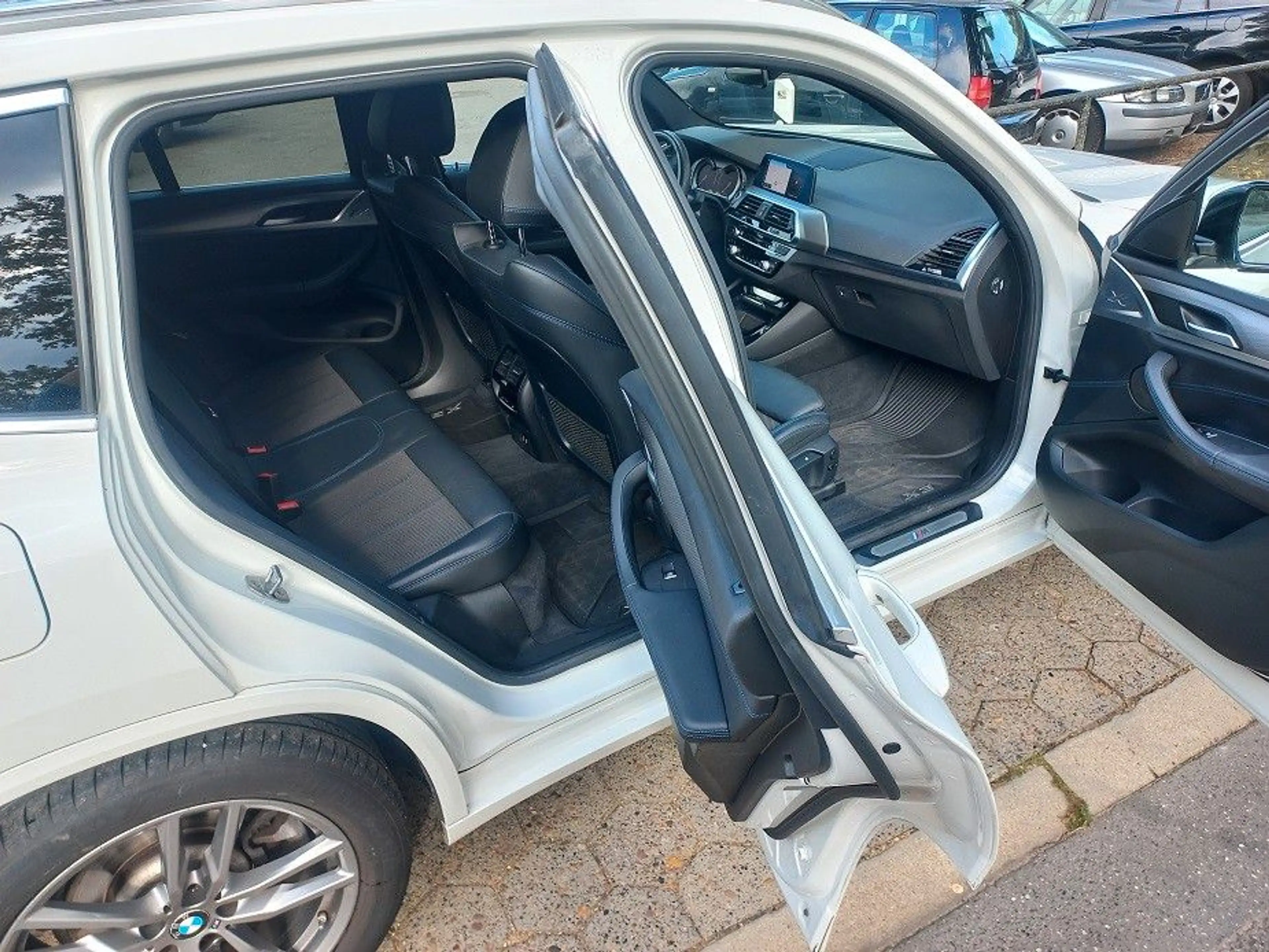BMW X3 xDrive 20i M Sport Klima SHZ Leder Navi AHK — photo 13