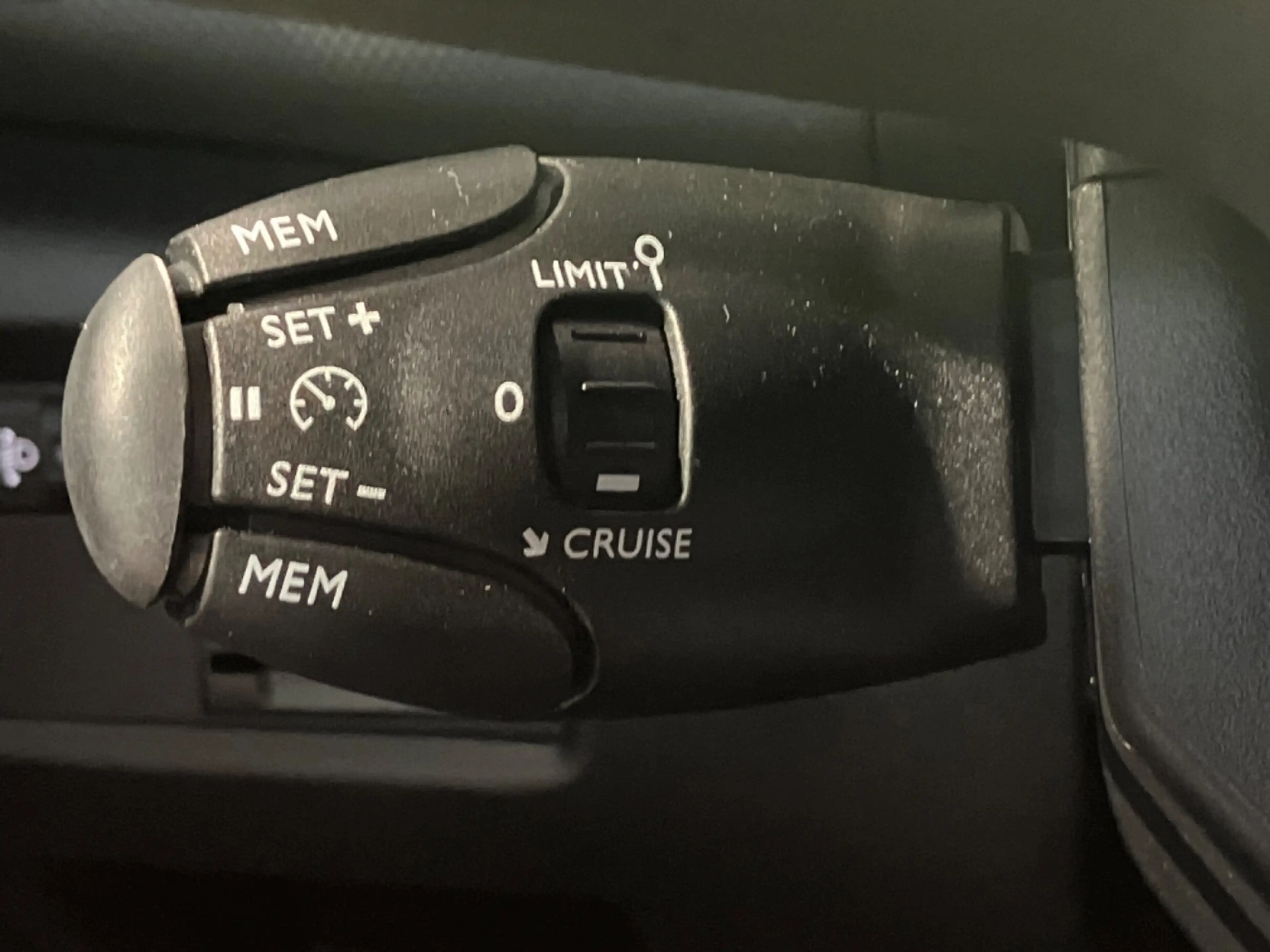 Citroen C5 Aircross 1.2 LED+Navi+SHZ+Winterp.+2xKlima+LM — photo 9