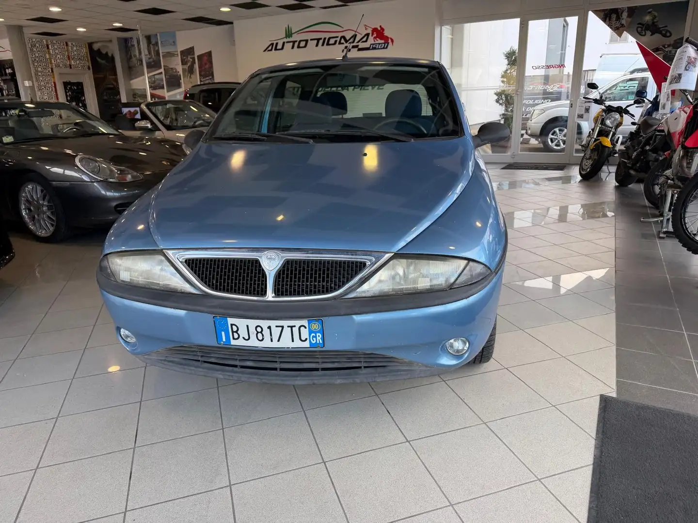 Lancia Ypsilon Modrá - 2