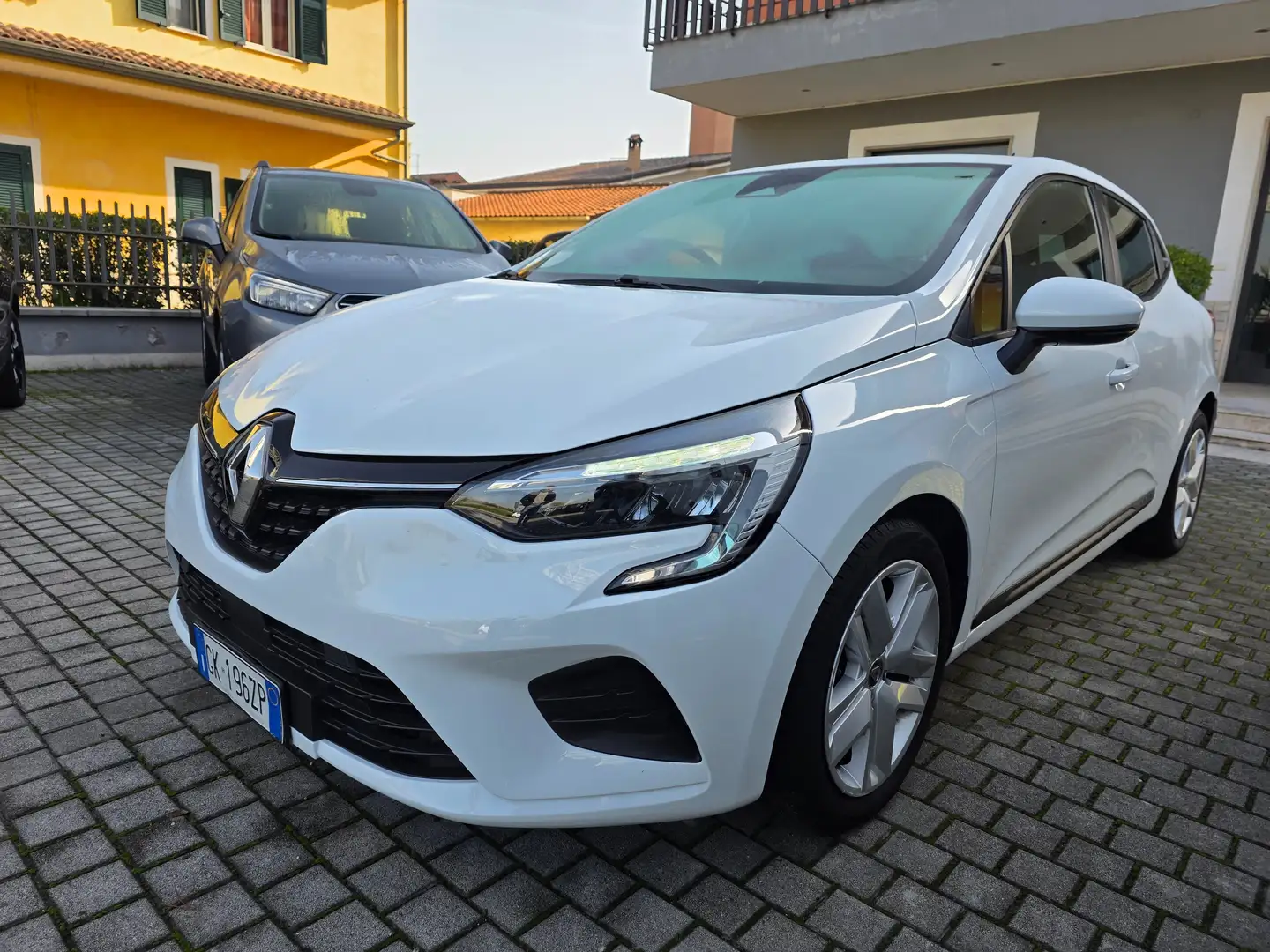 Renault Clio Clio V 2019 1.0 tce Business 90cv my21 Weiß - 1