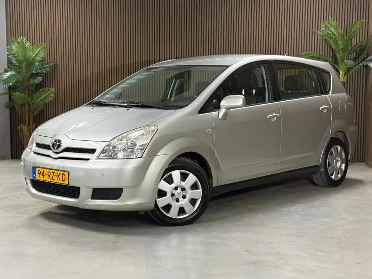 Toyota Corolla Verso 1.6 VVT-i Terra Grey - 1