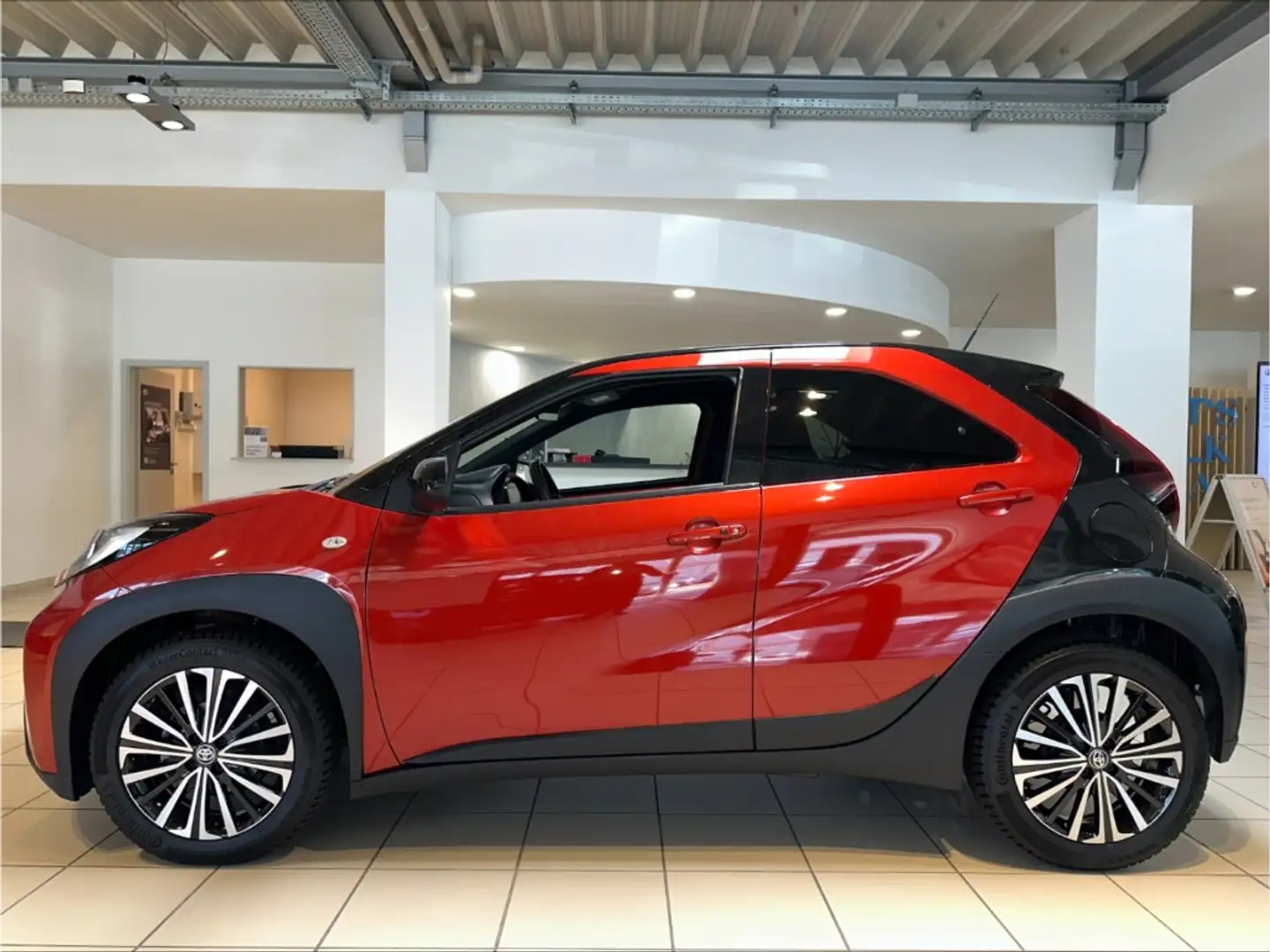 Toyota Aygo X Pulse (Kamera, Apple Carplay) Rot - 2