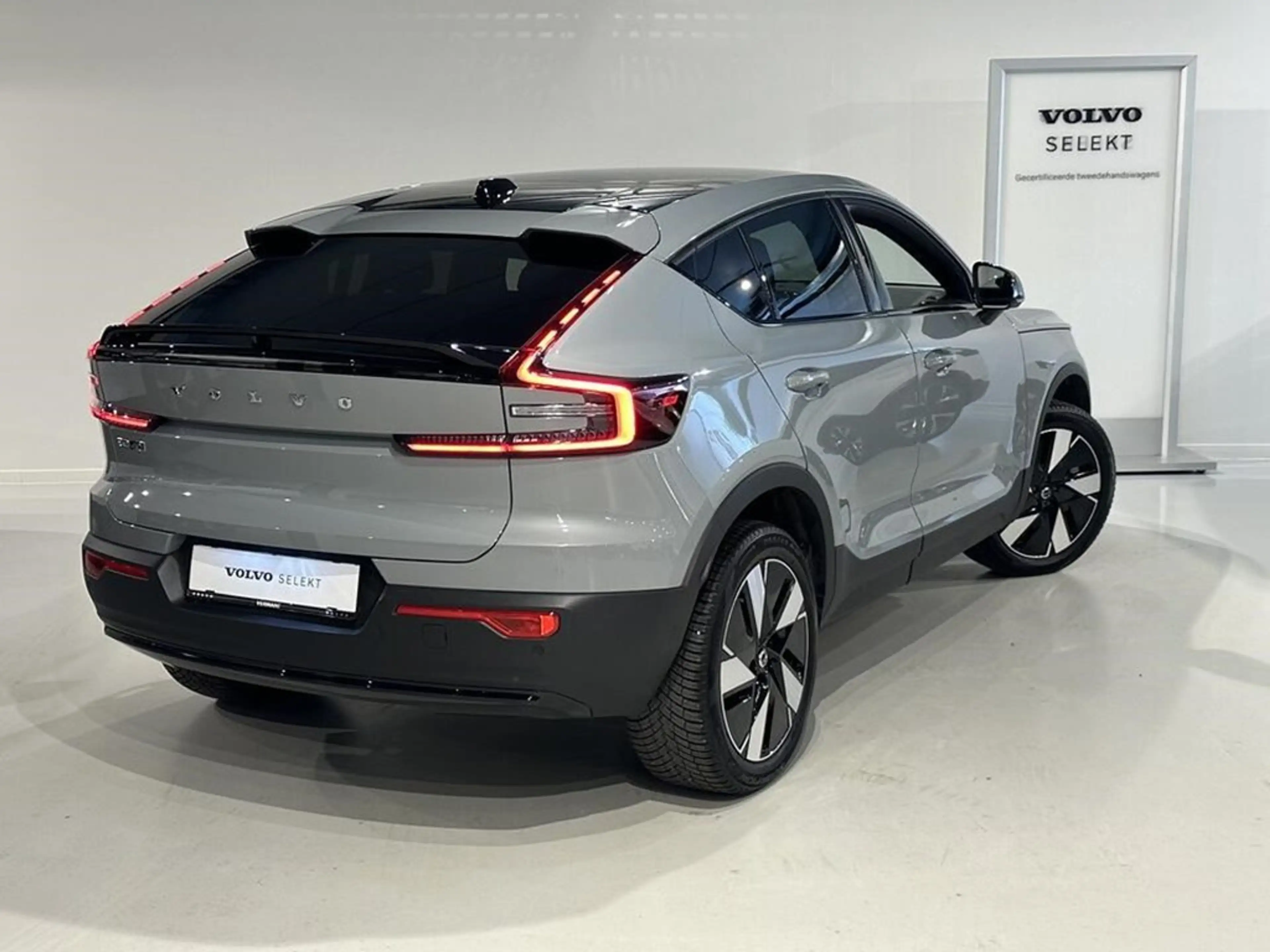 Volvo C40 Recharge Extended Range Plus + electr trekhaak — photo 12