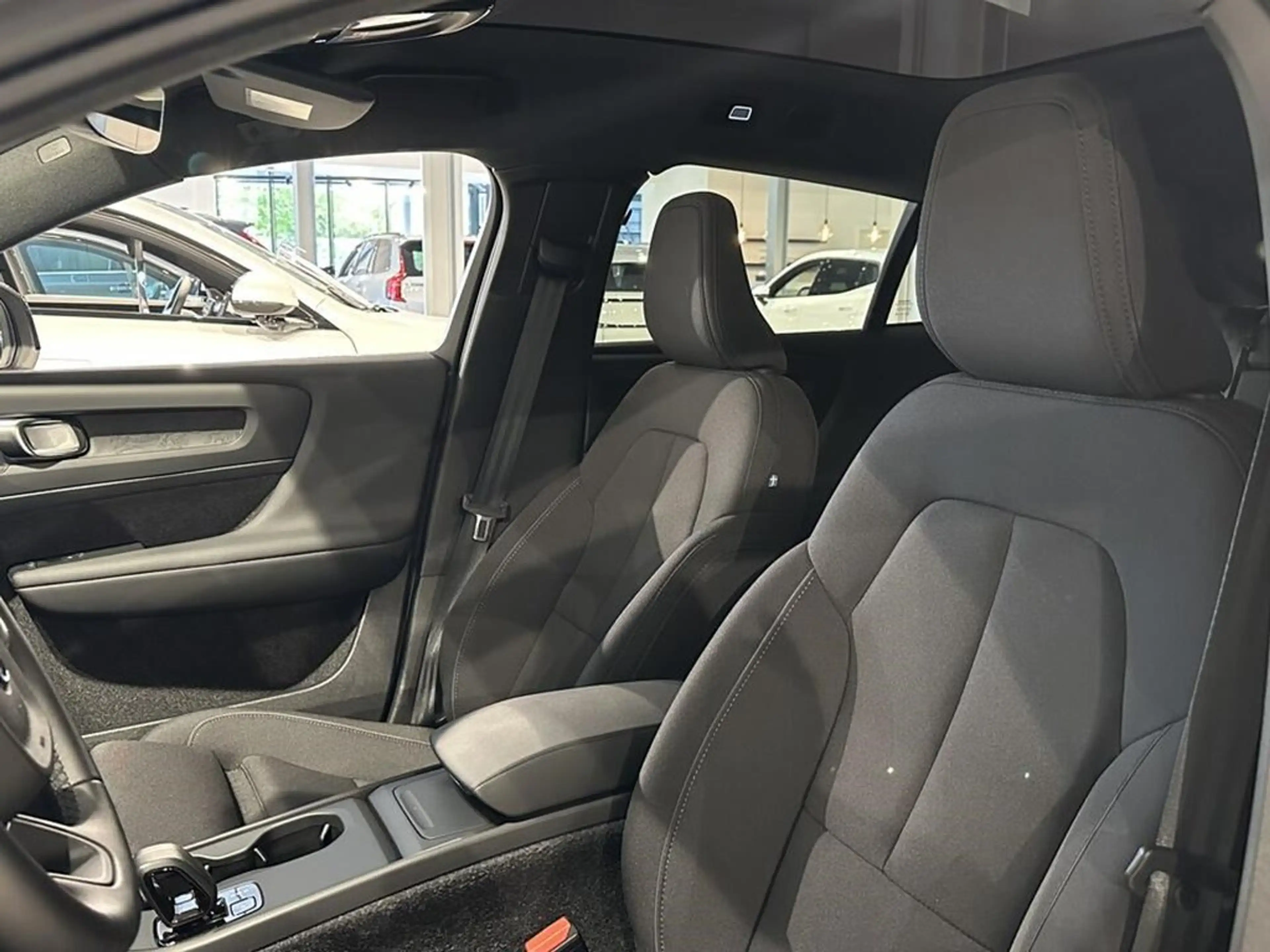 Volvo C40 Recharge Extended Range Plus + electr trekhaak — photo 3
