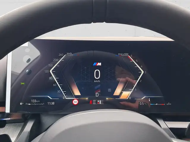 BMW 5 Series view 11
