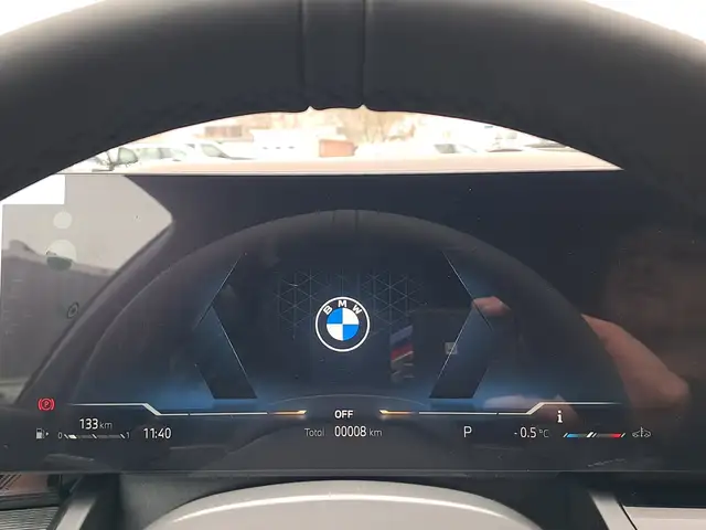 BMW 5 Series view 10