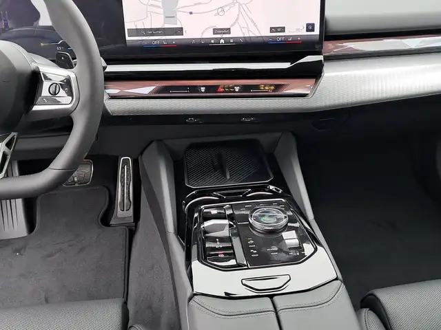 BMW 5 Series view 15