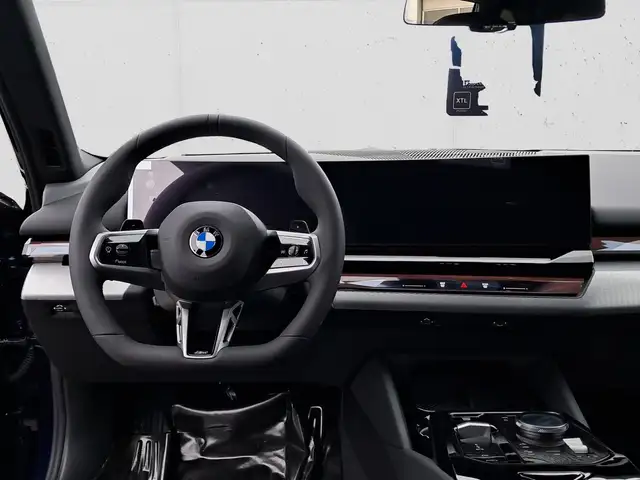 BMW 5 Series view 13