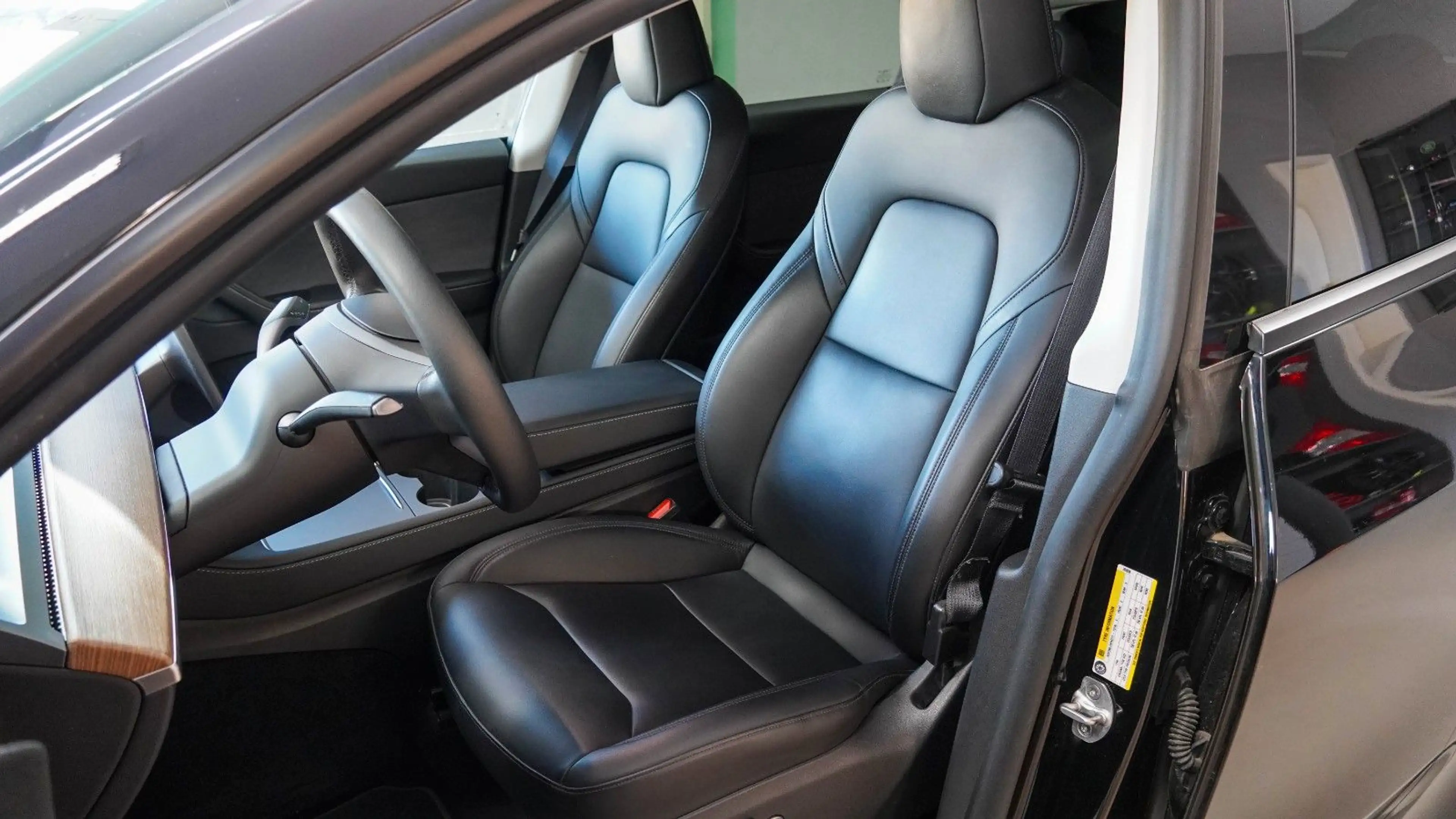 Tesla Model Y Long Range Dual AWD AHK — photo 5