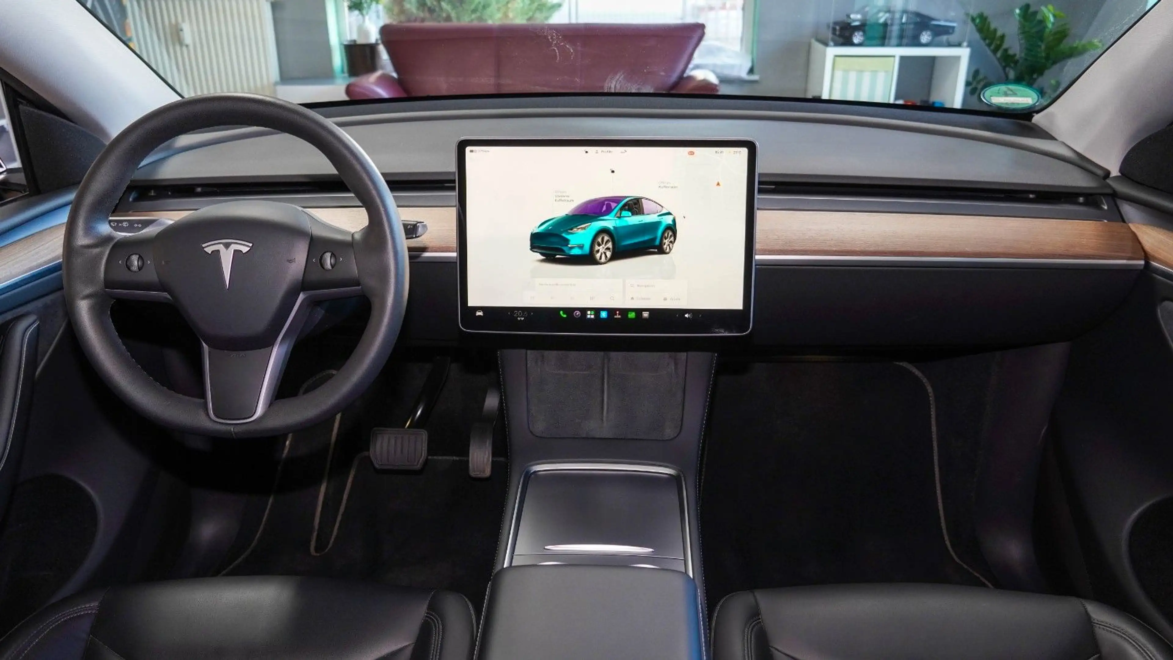 Tesla Model Y Long Range Dual AWD AHK — photo 8