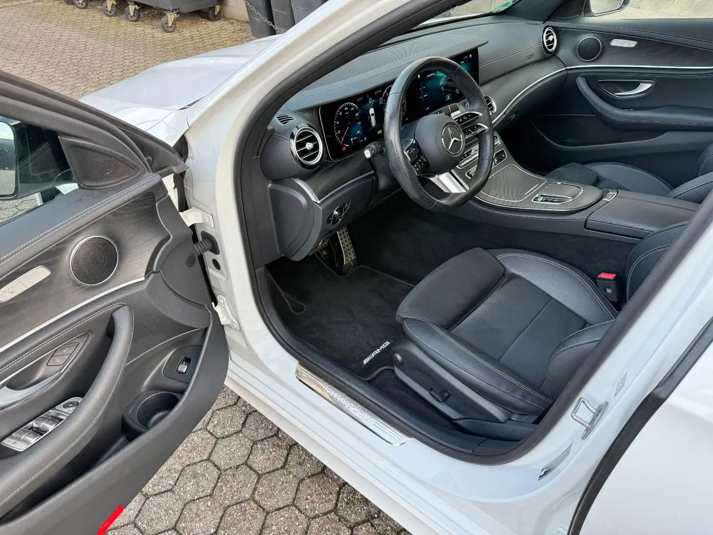 Mercedes-Benz E 300 de 4Matic    AMG SPORT PAKET Blanc - 2